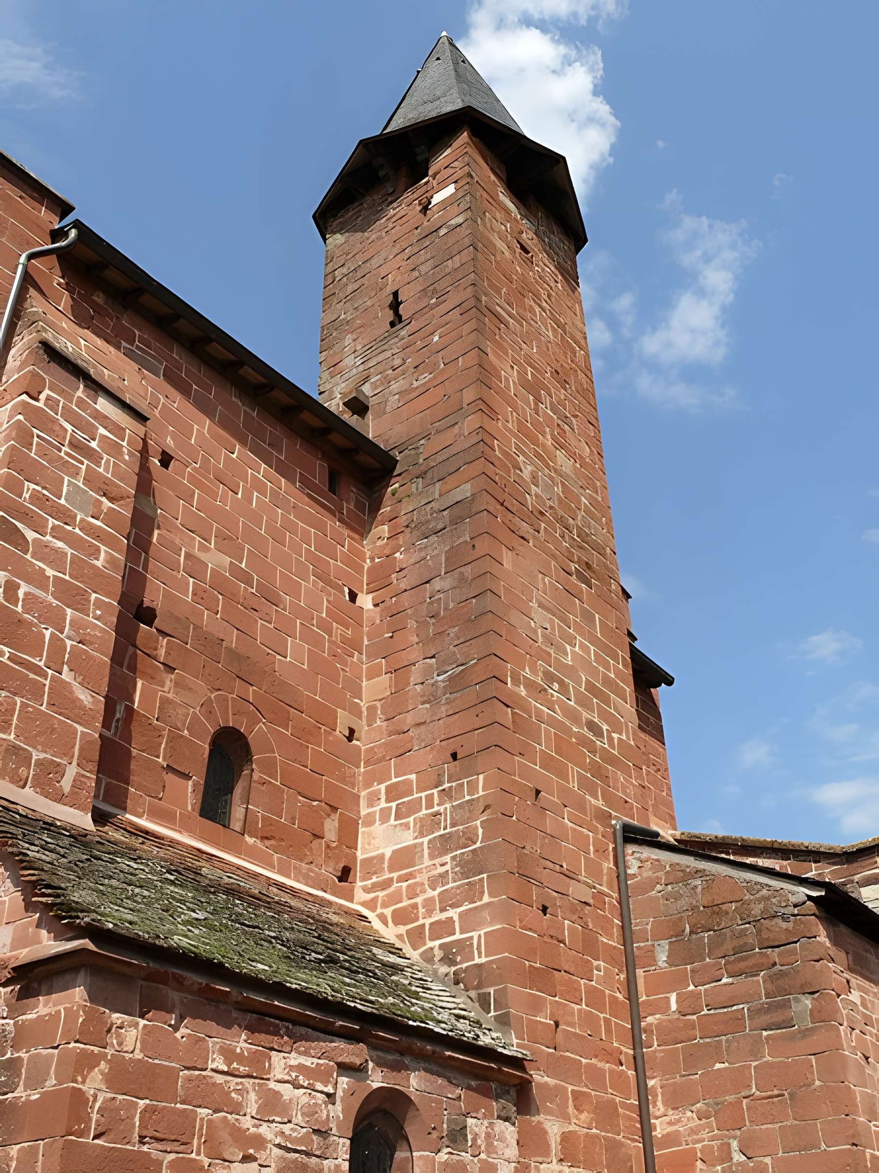 Église Saint-Pierre de Collonges-la-Rouge