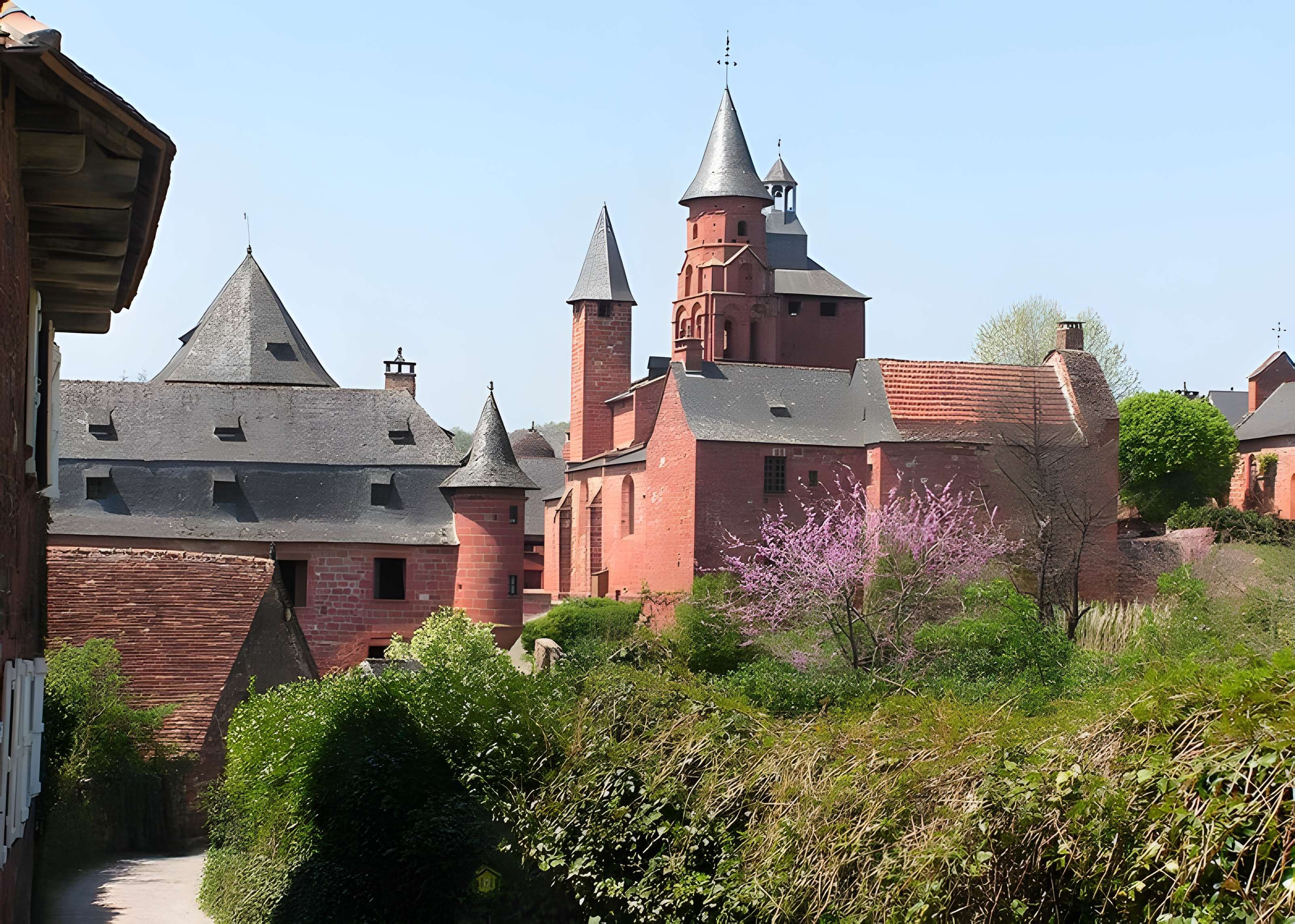 Église Saint-Pierre de Collonges-la-Rouge