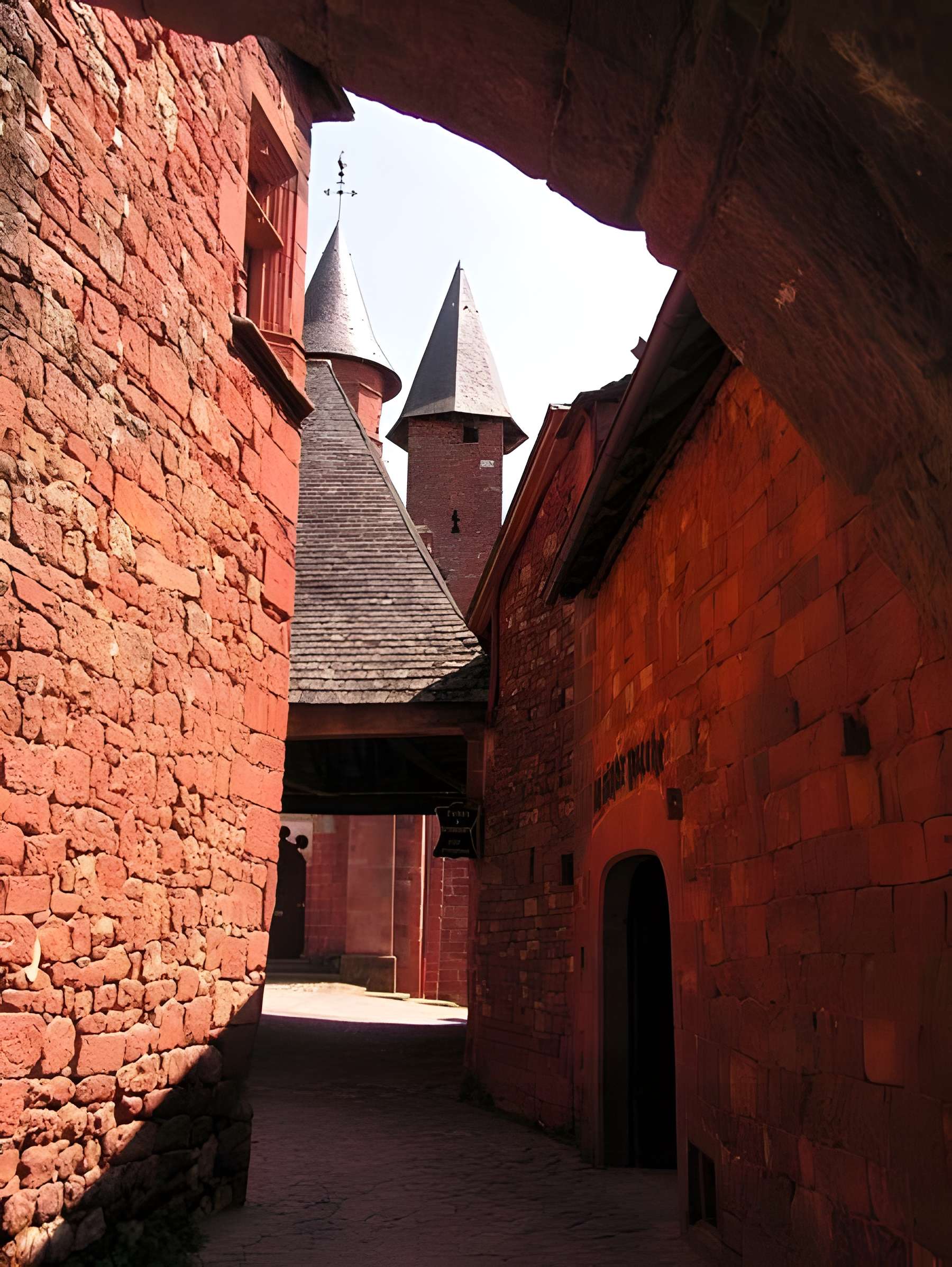 Église Saint-Pierre de Collonges-la-Rouge