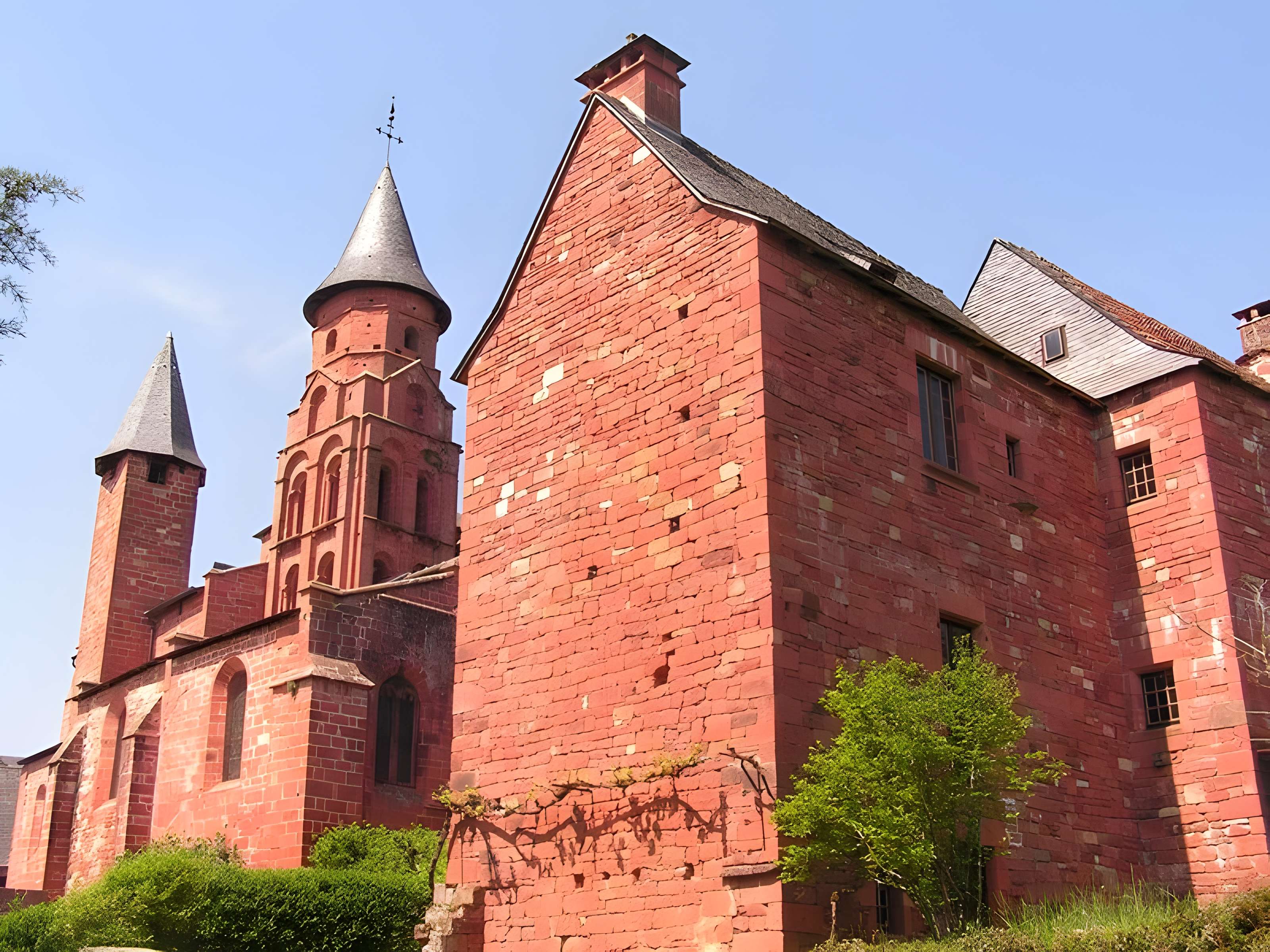 Église Saint-Pierre de Collonges-la-Rouge
