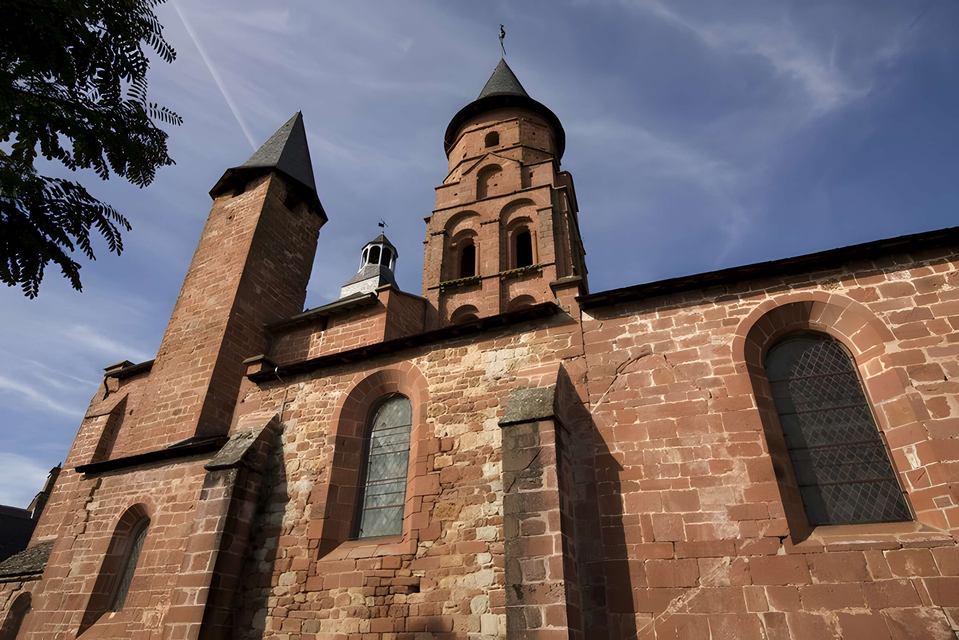 Église Saint-Pierre de Collonges-la-Rouge