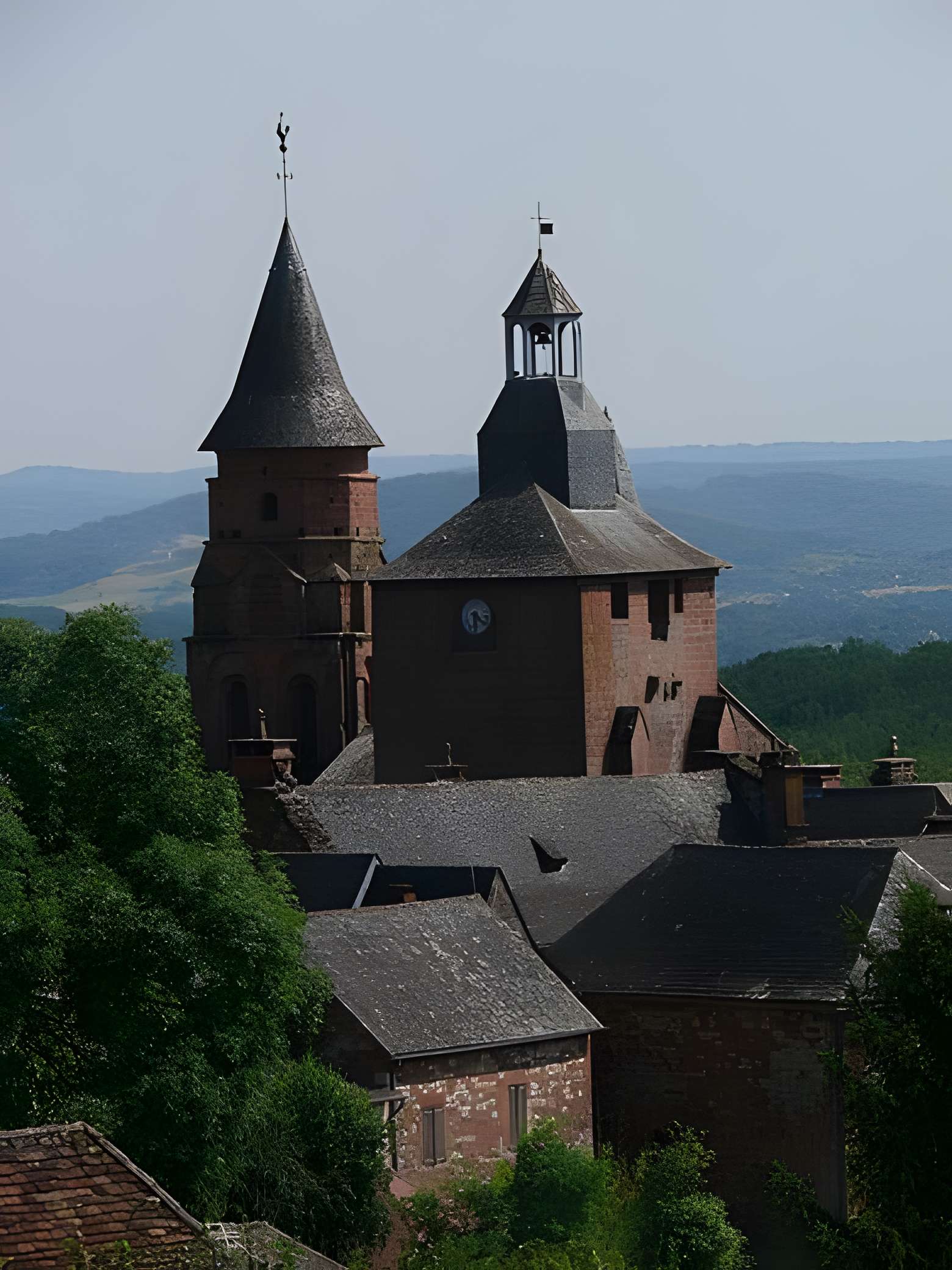 Église Saint-Pierre de Collonges-la-Rouge 