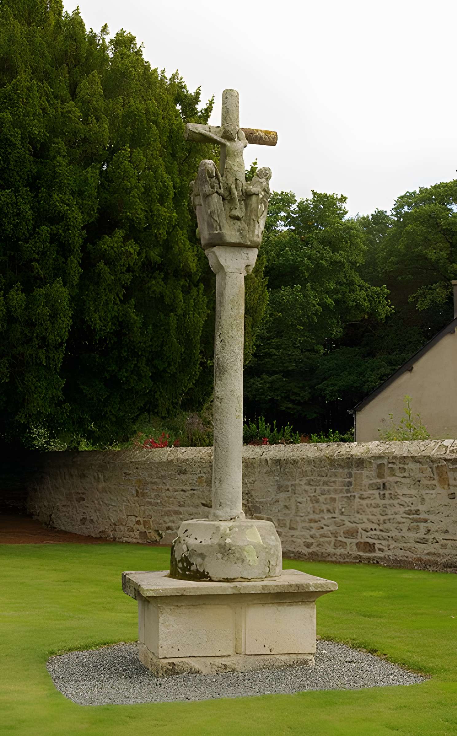 Église Saint-Louis de Treffrin