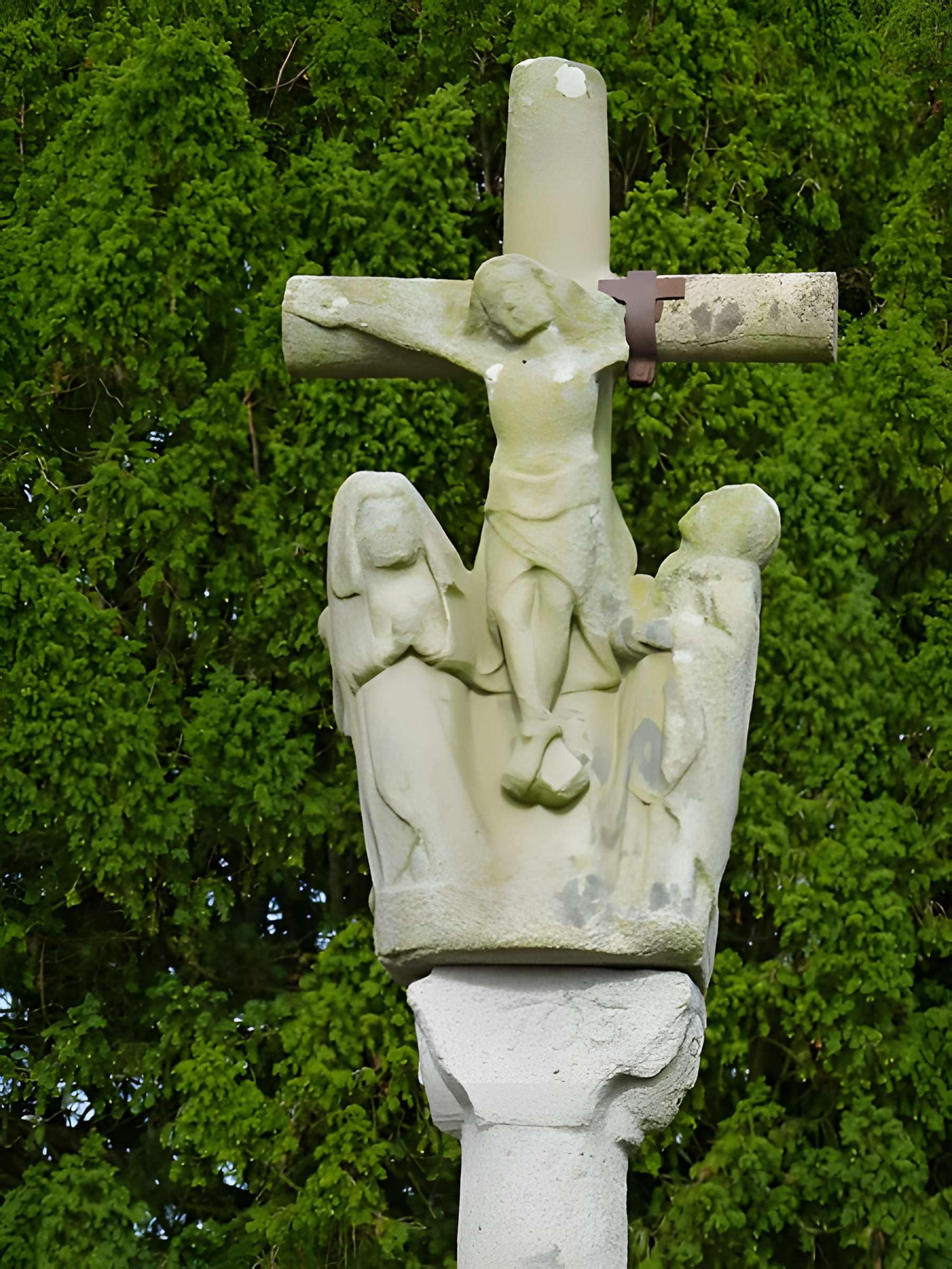 Église Saint-Louis de Treffrin