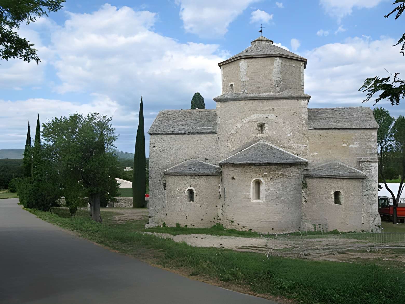 Église Saint-Pierre de Larnas 
