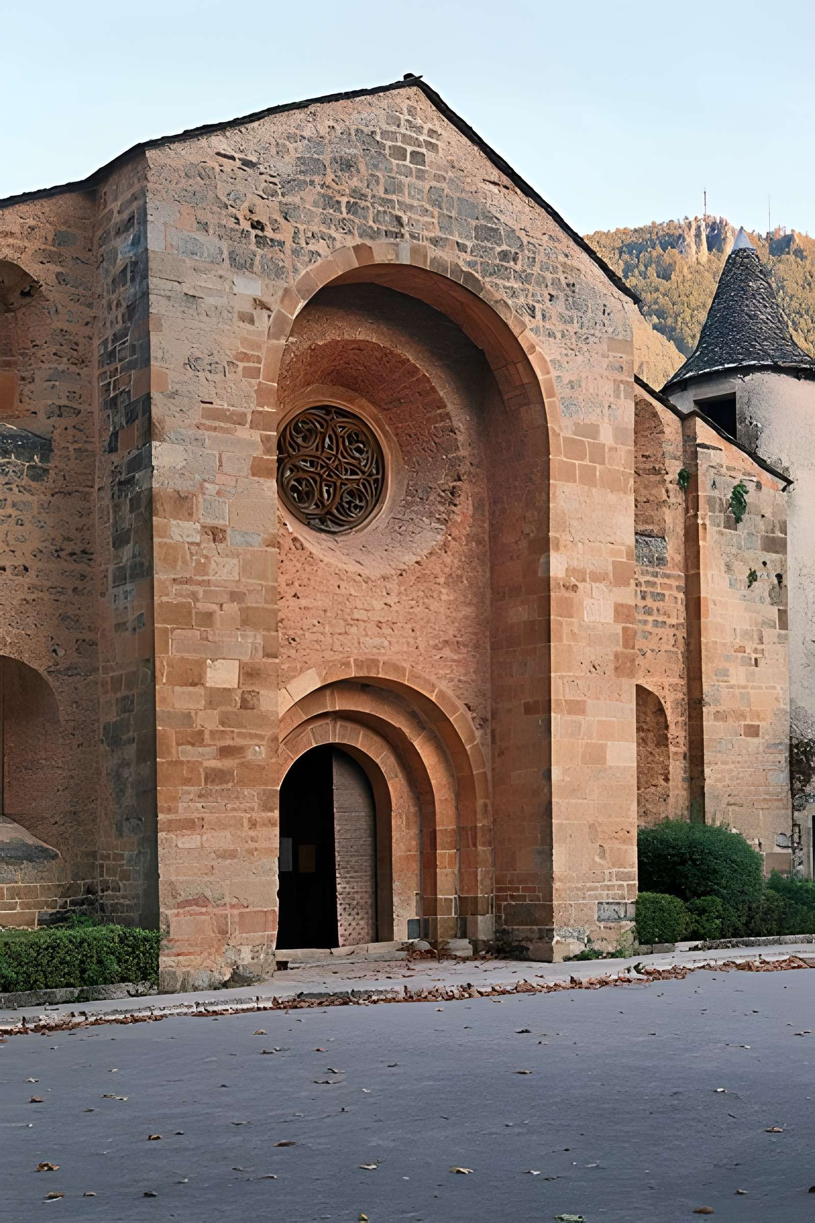 Église Saint-Pierre-et-Saint-Paul d'Ispagnac