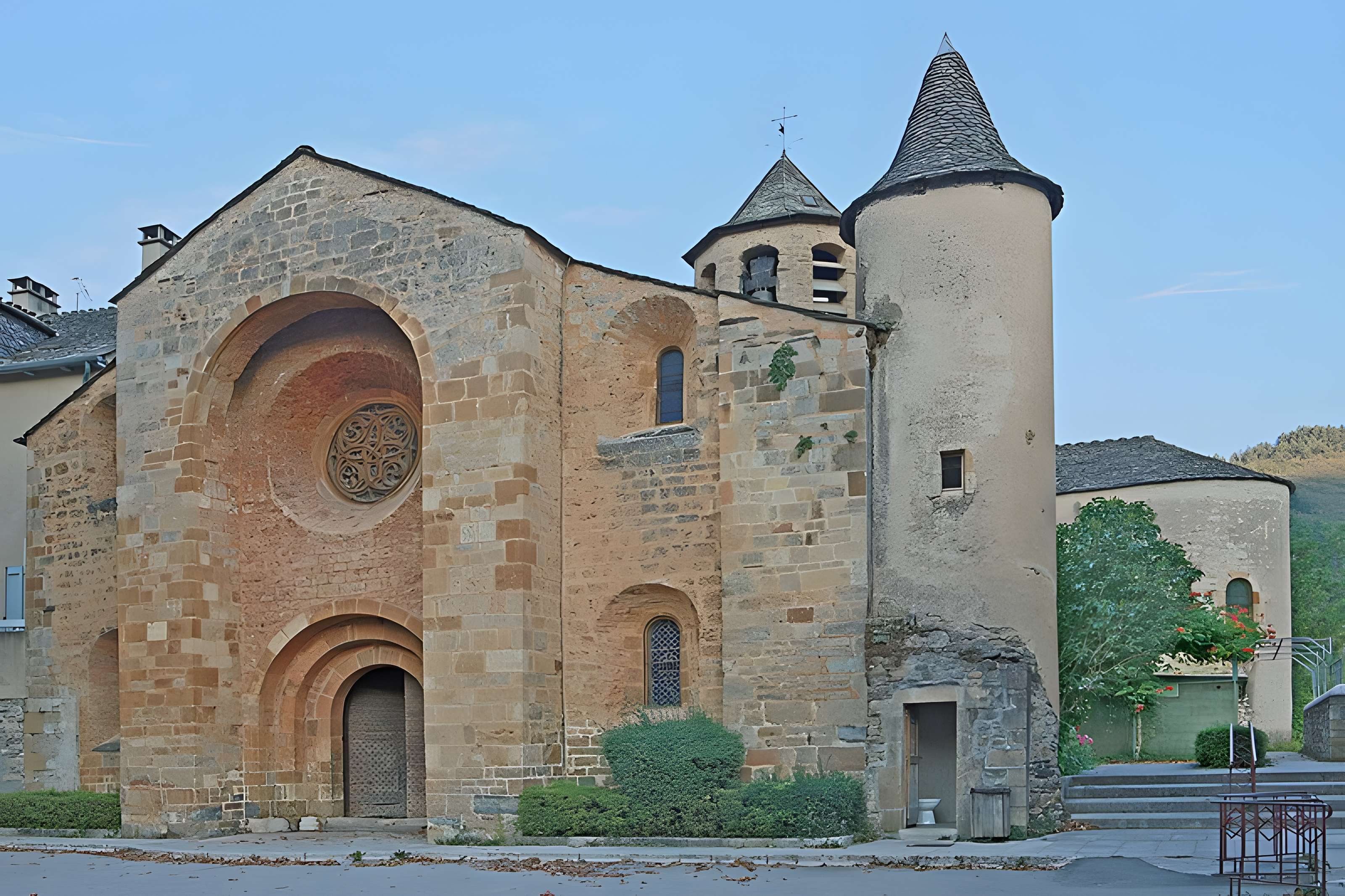 Église Saint-Pierre-et-Saint-Paul d'Ispagnac