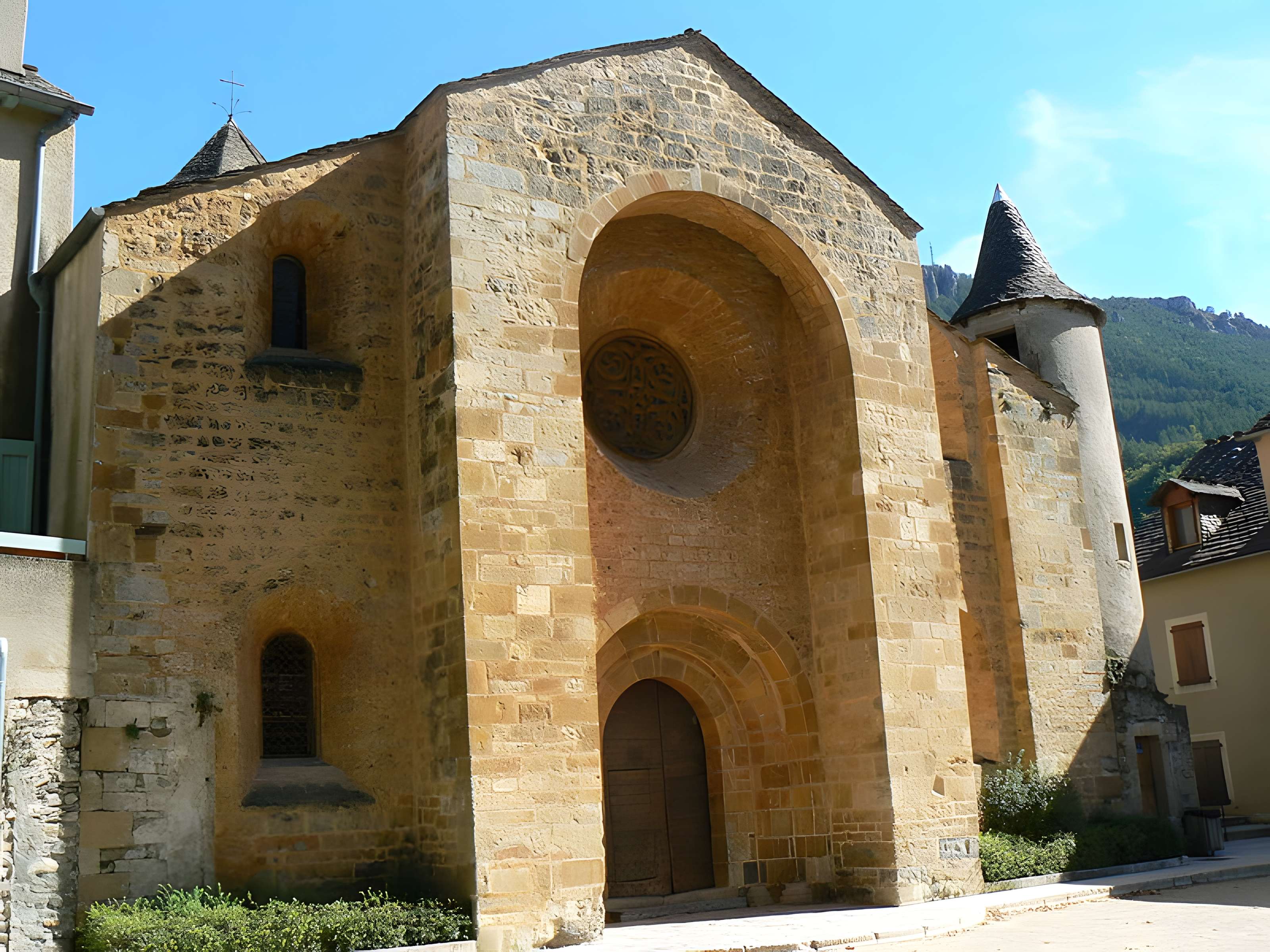 Église Saint-Pierre-et-Saint-Paul d'Ispagnac