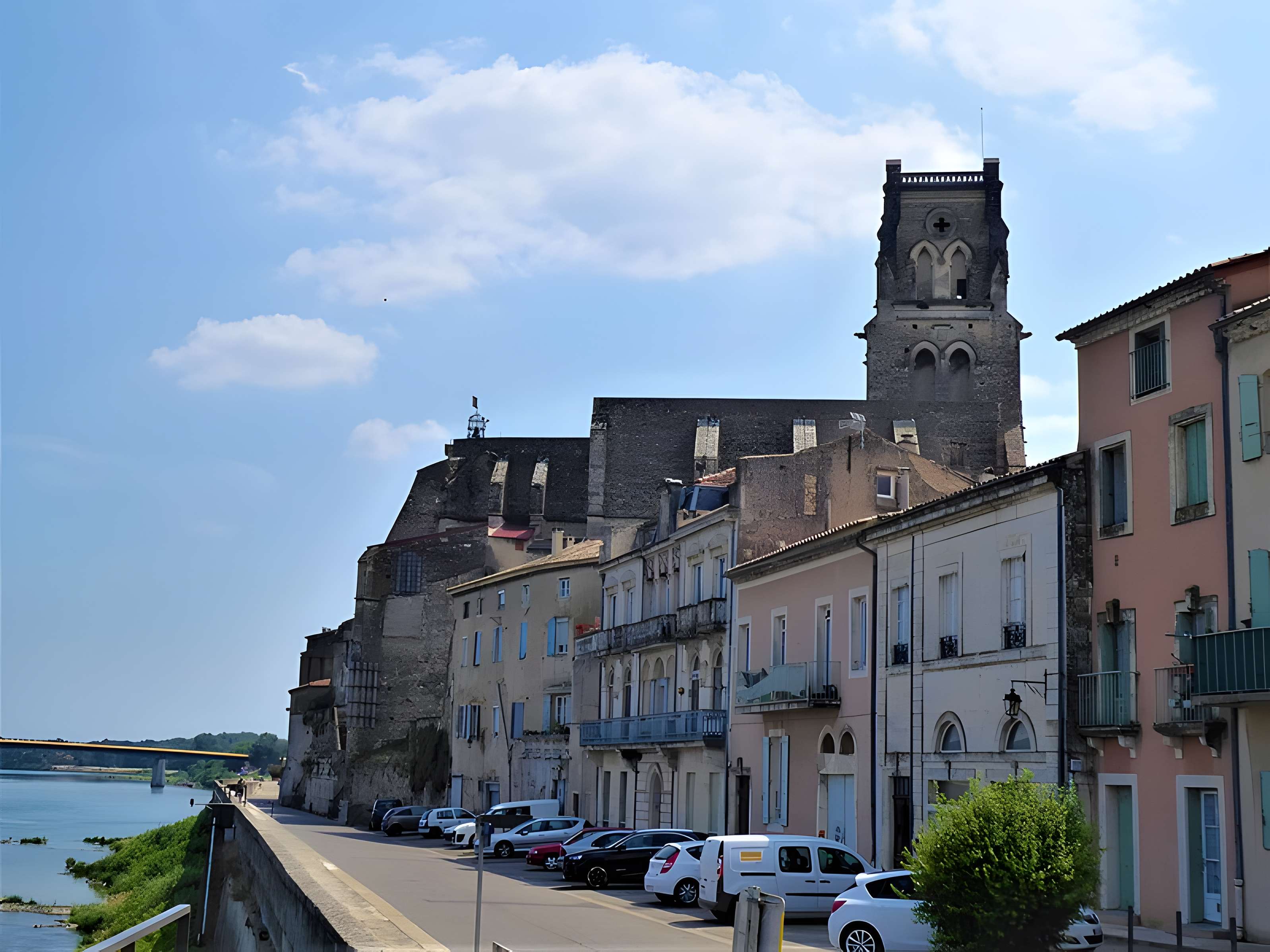 Église Saint-Saturnin de Pont-Saint-Esprit