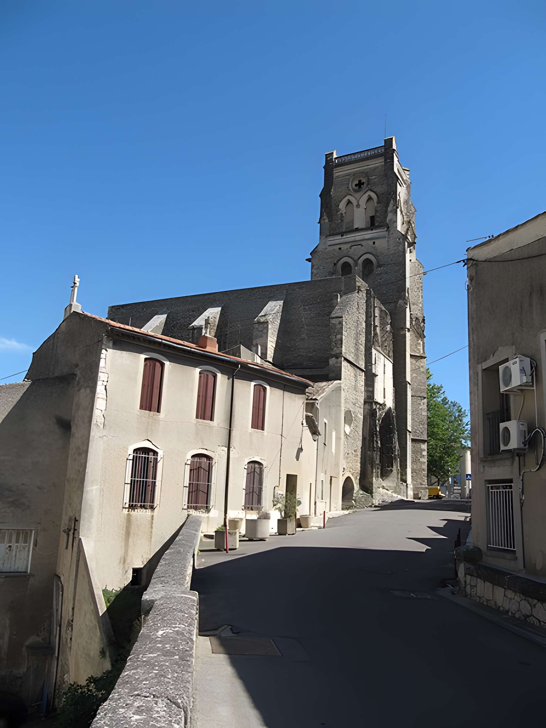 Église Saint-Saturnin de Pont-Saint-Esprit