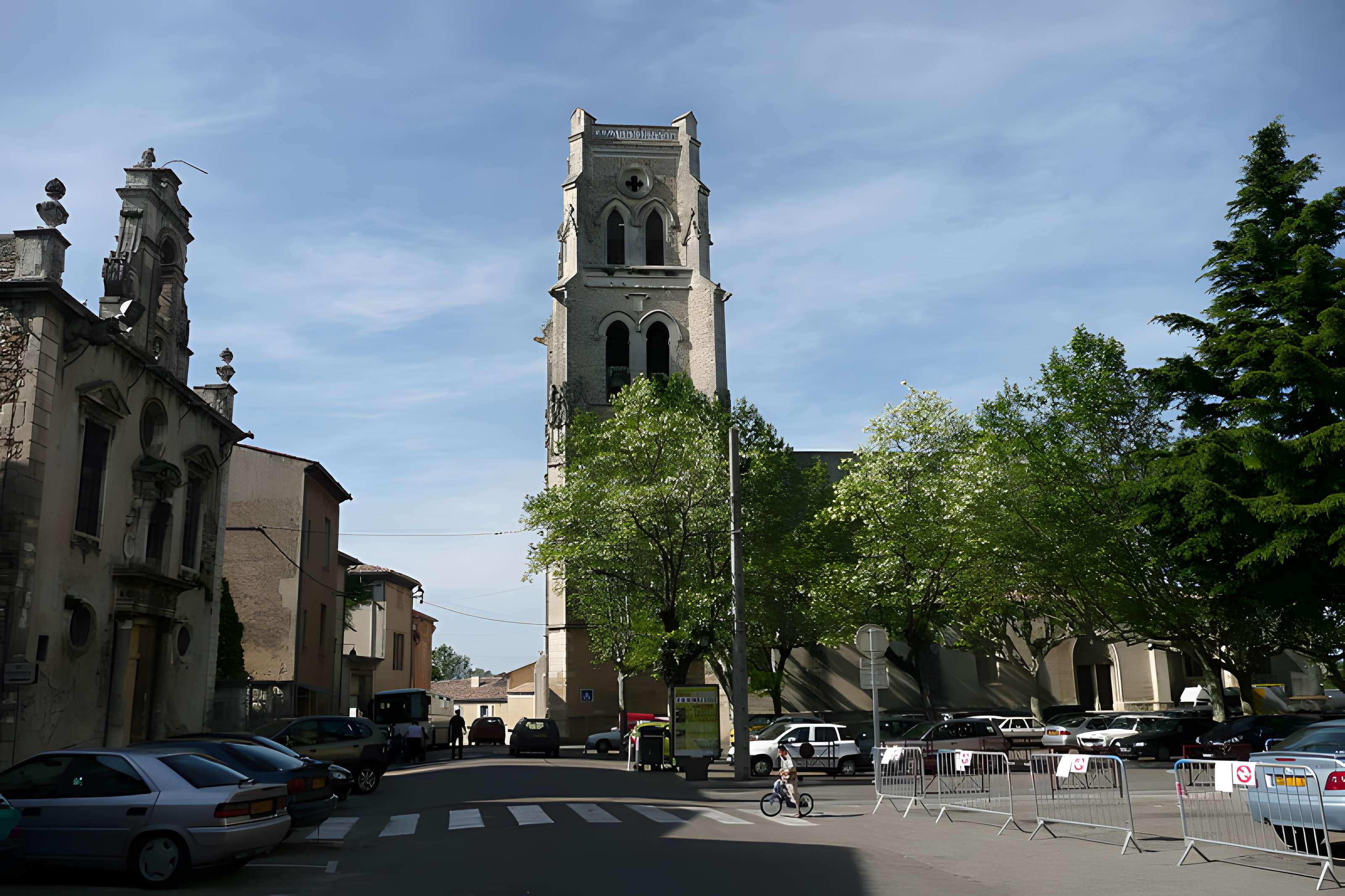 Église Saint-Saturnin de Pont-Saint-Esprit