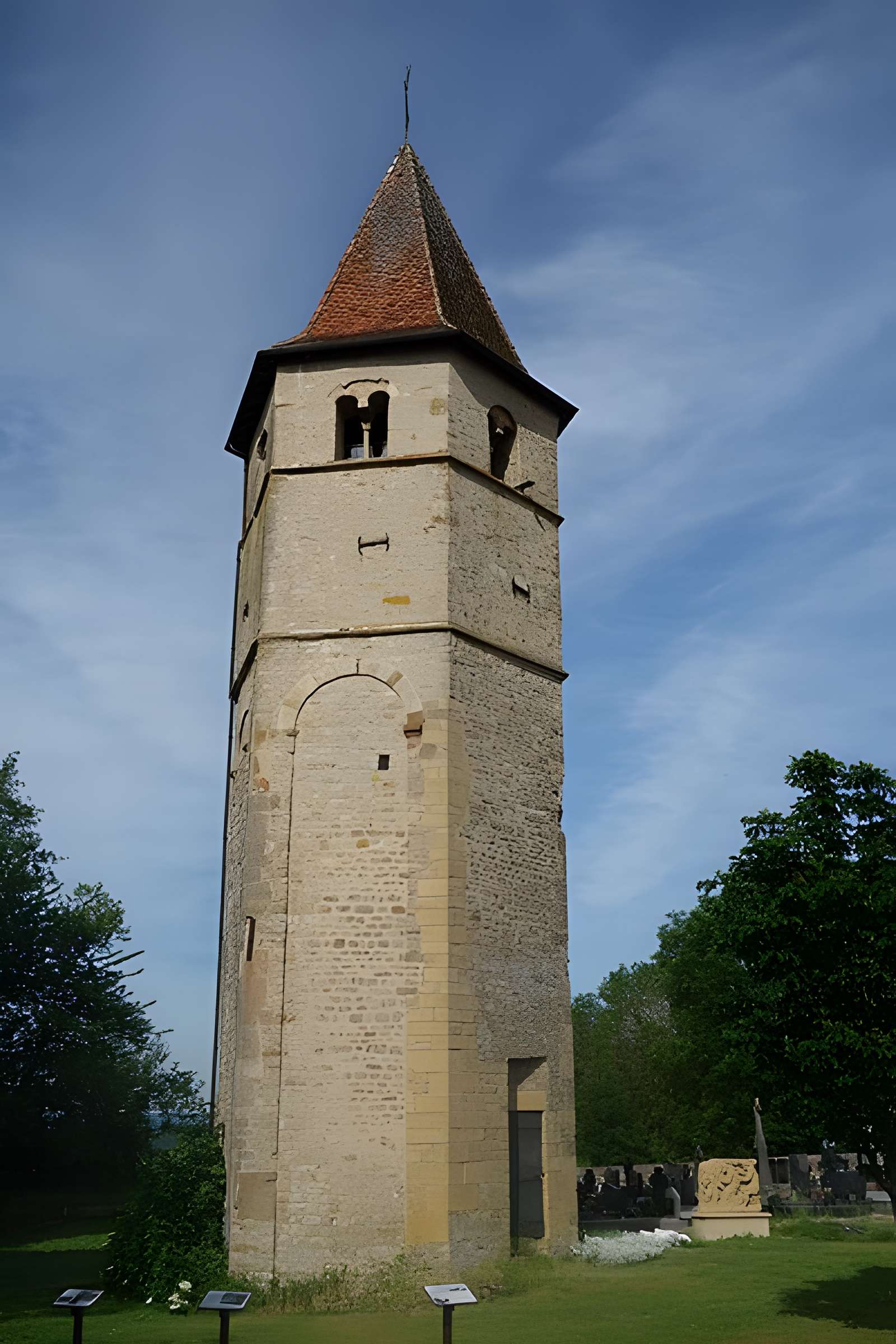 Église Saint-Maximin d'Ussel