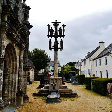 Église Saint-Mélar de Locmélar