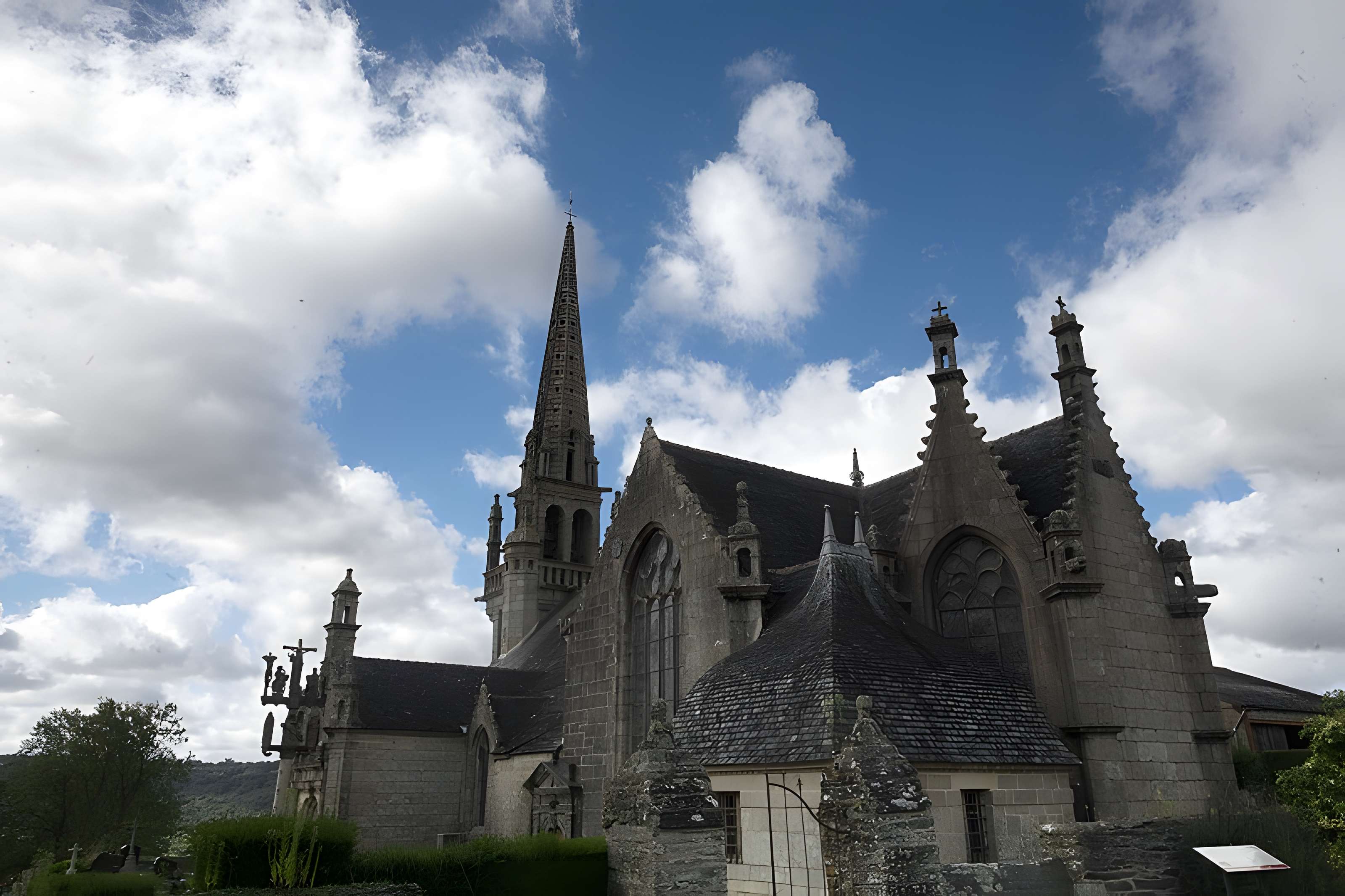 Église Saint-Mélar de Locmélar