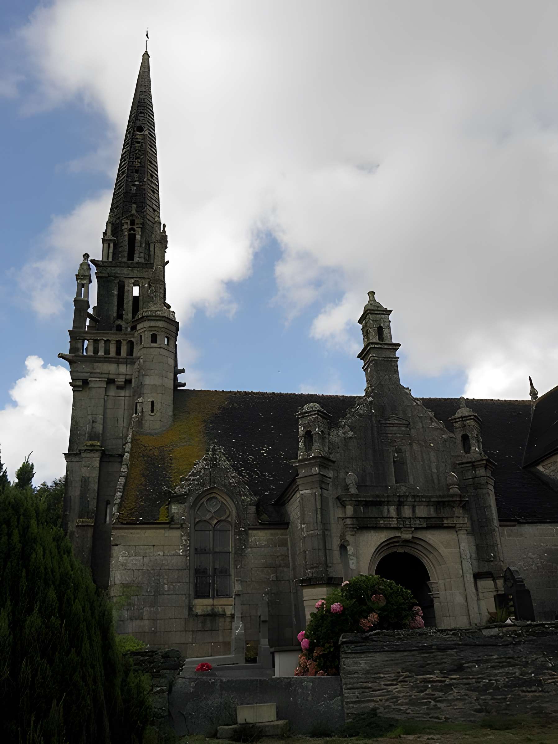 Église Saint-Mélar de Locmélar