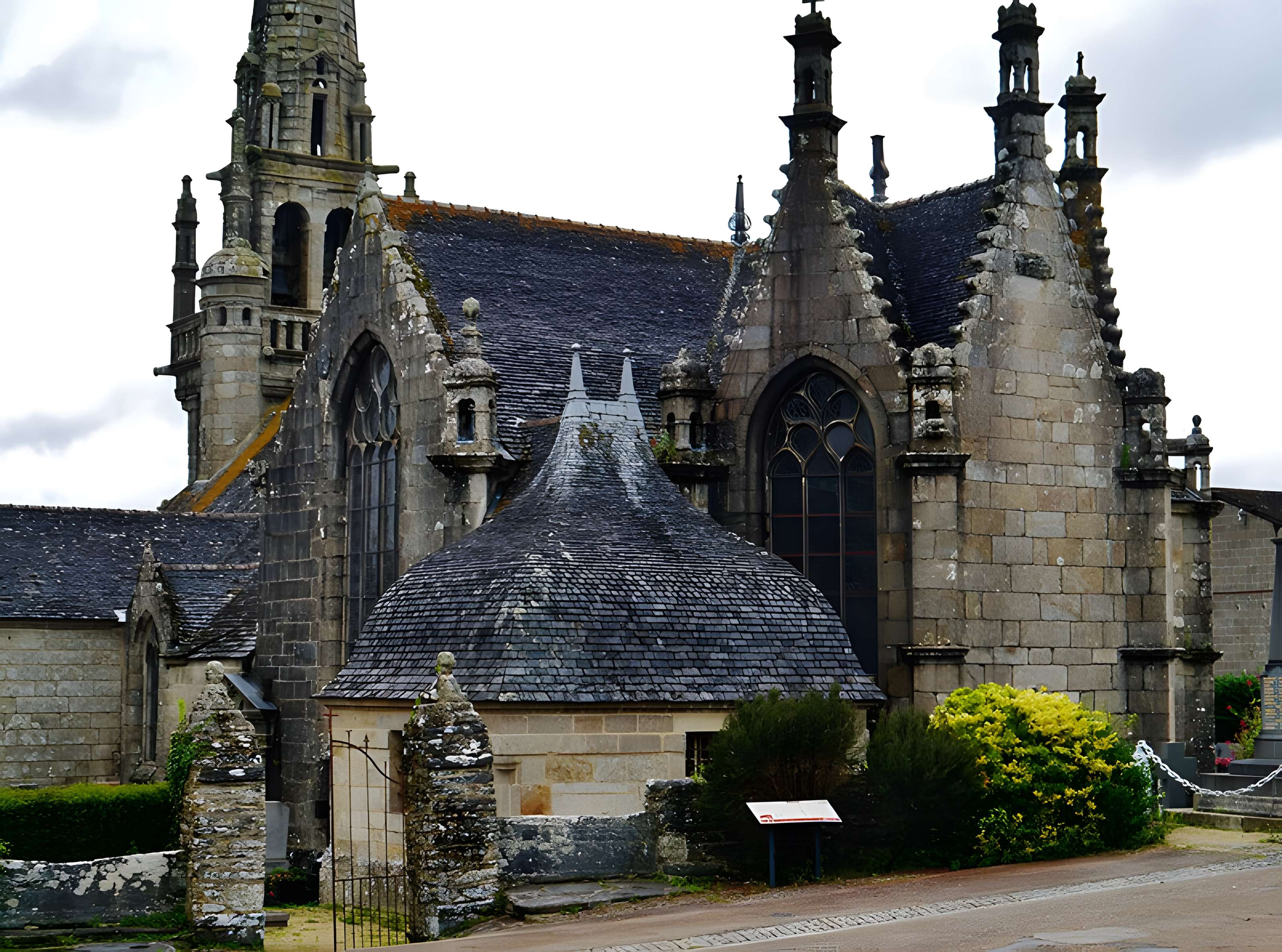 Église Saint-Mélar de Locmélar
