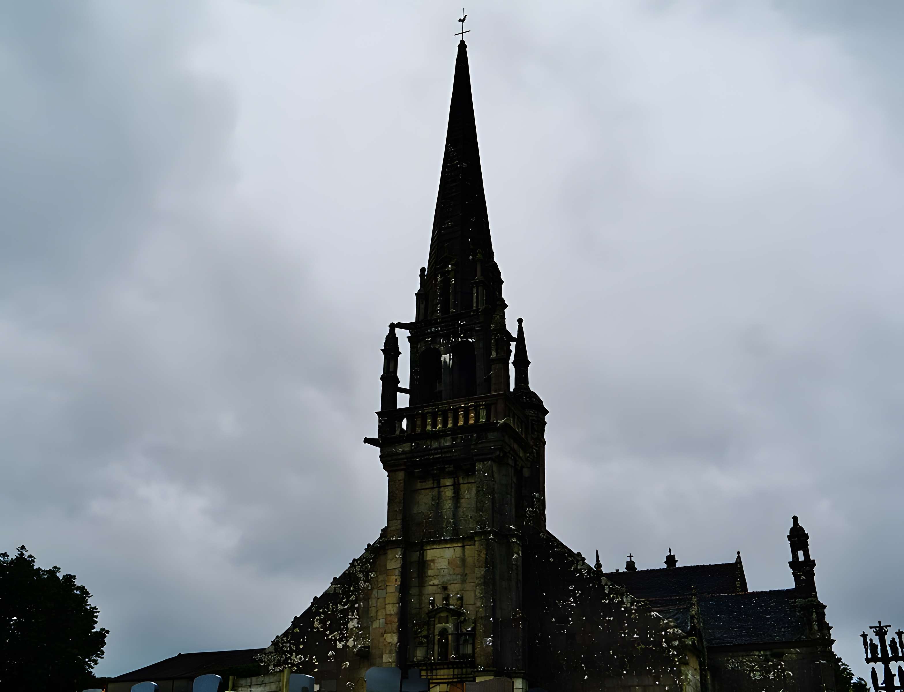 Église Saint-Mélar de Locmélar