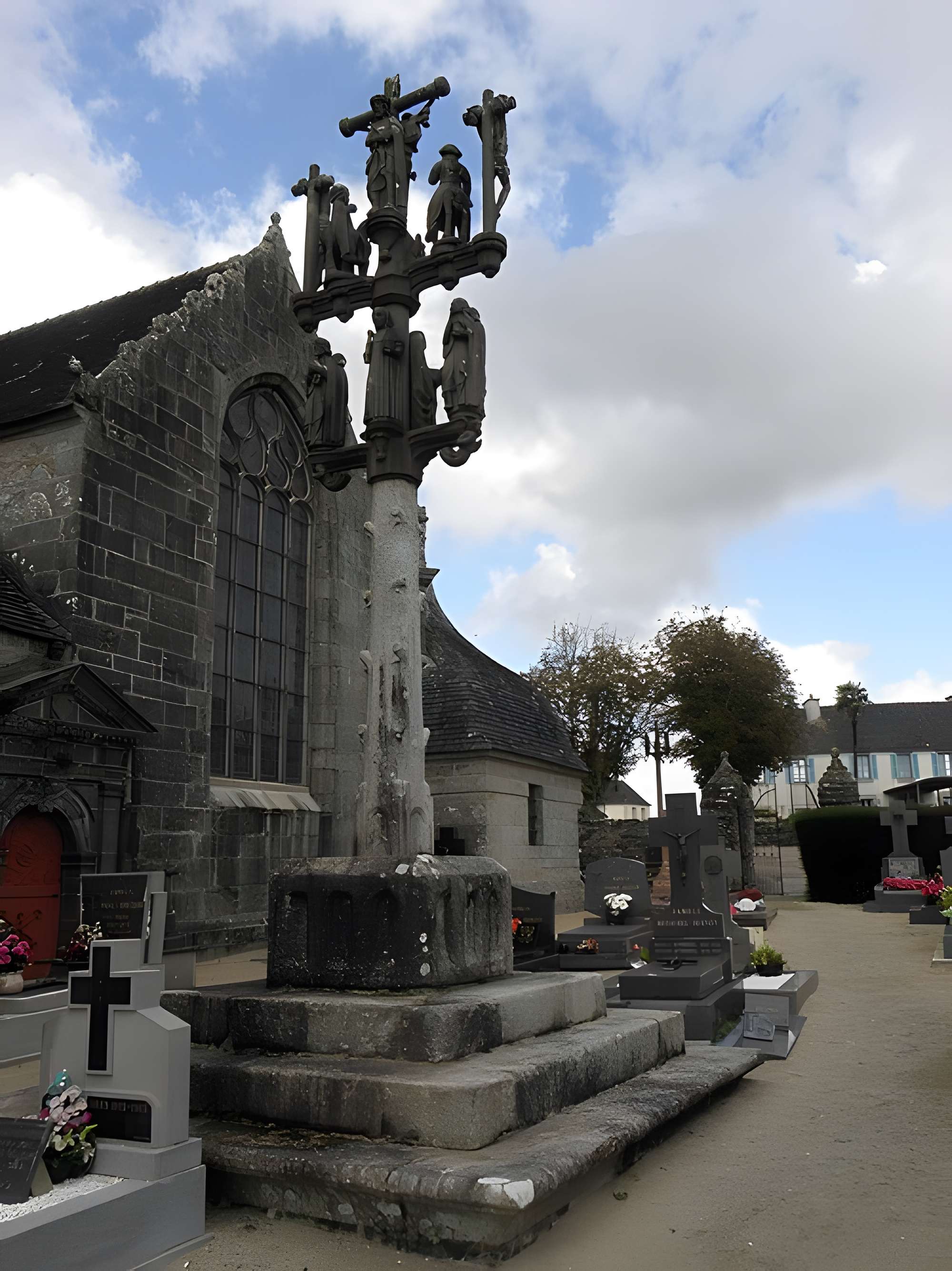 Église Saint-Mélar de Locmélar
