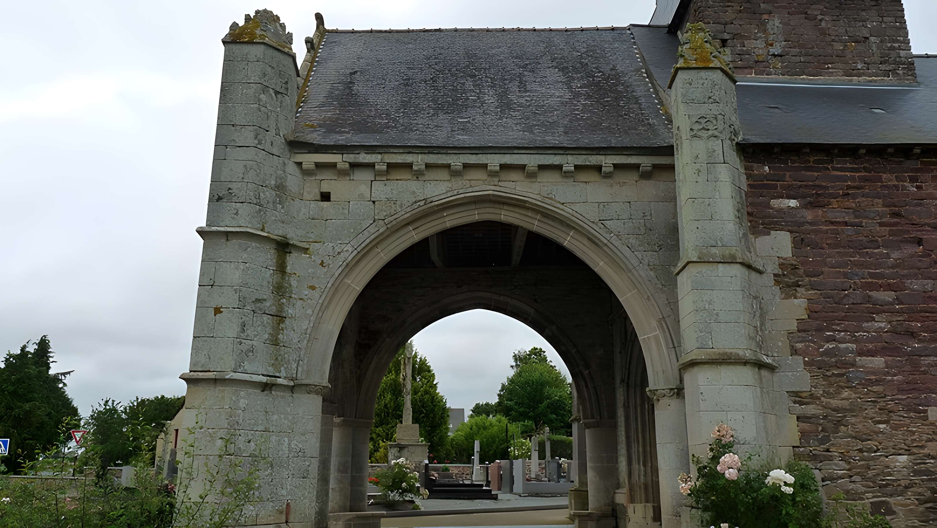Église Saint-Michel de La Nouaye