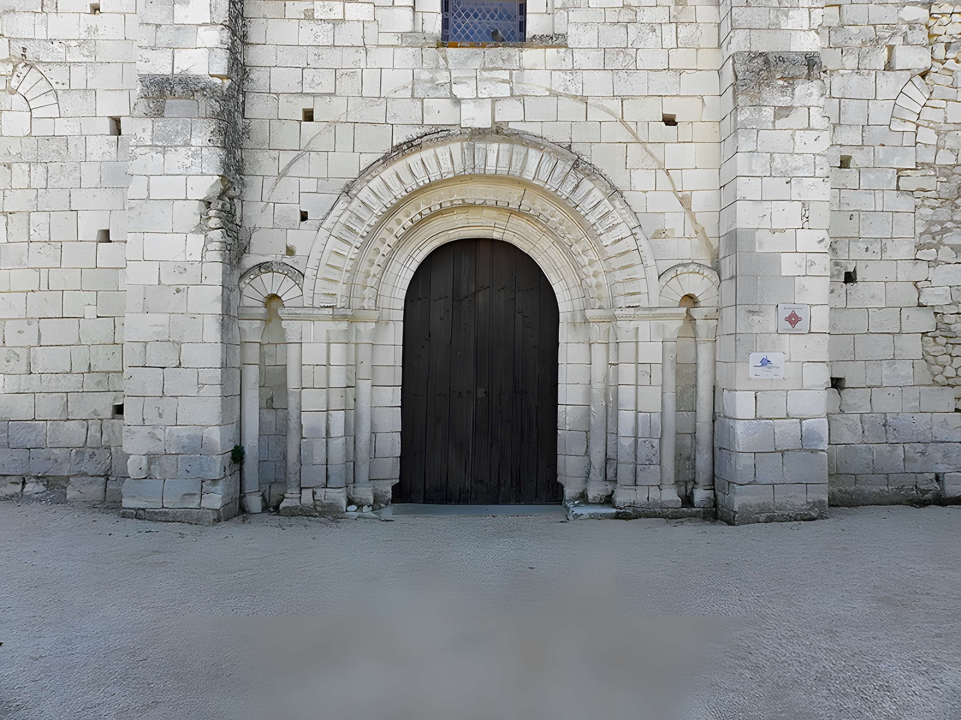 Église Saint-Nicolas de Tavant
