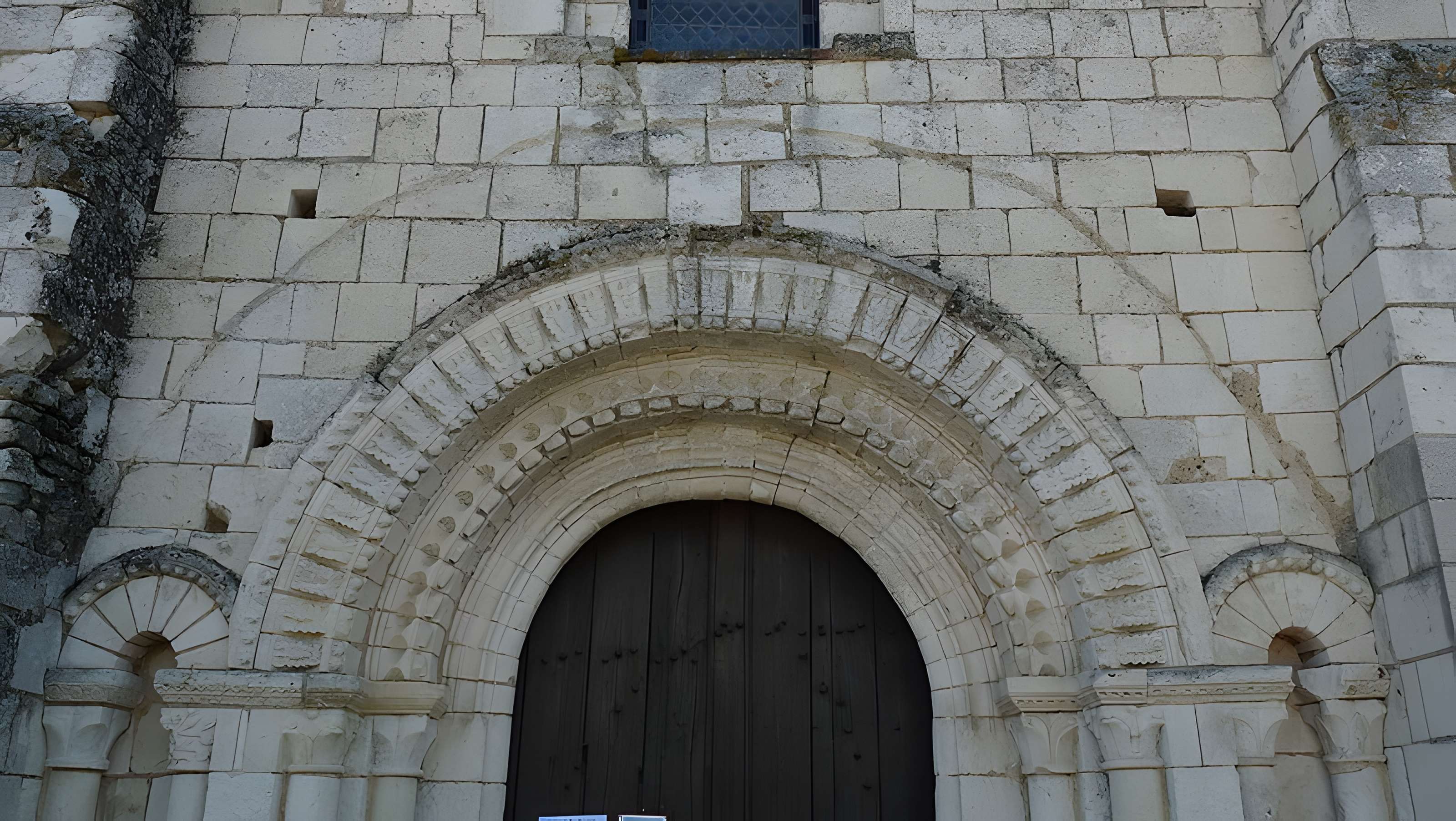 Église Saint-Nicolas de Tavant