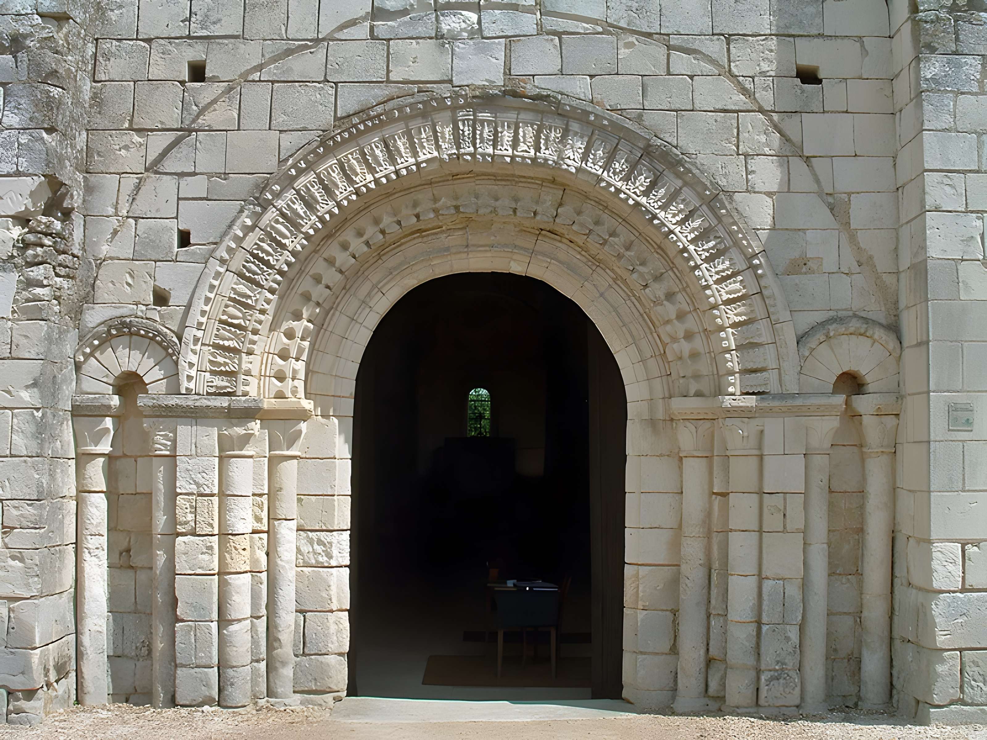 Église Saint-Nicolas de Tavant