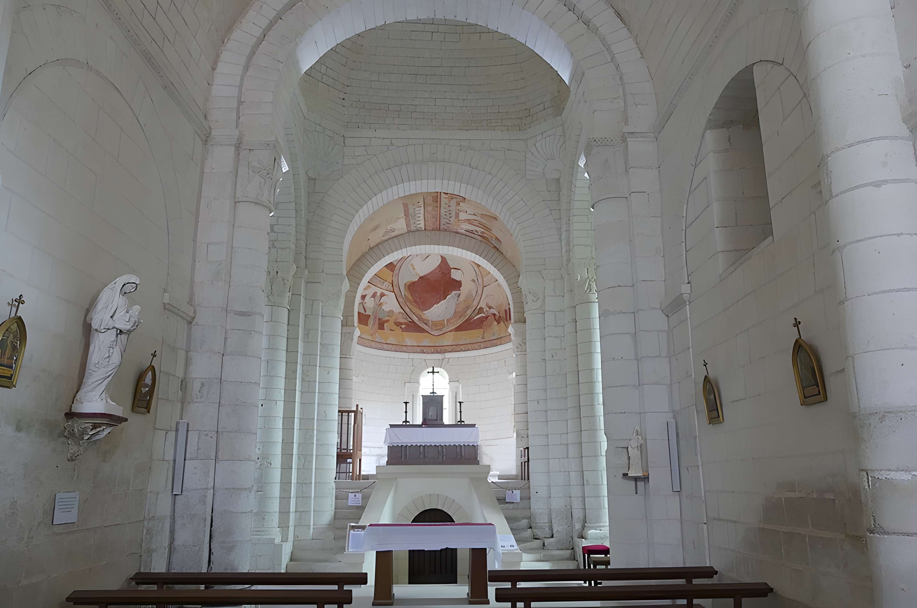 Église Saint-Nicolas de Tavant