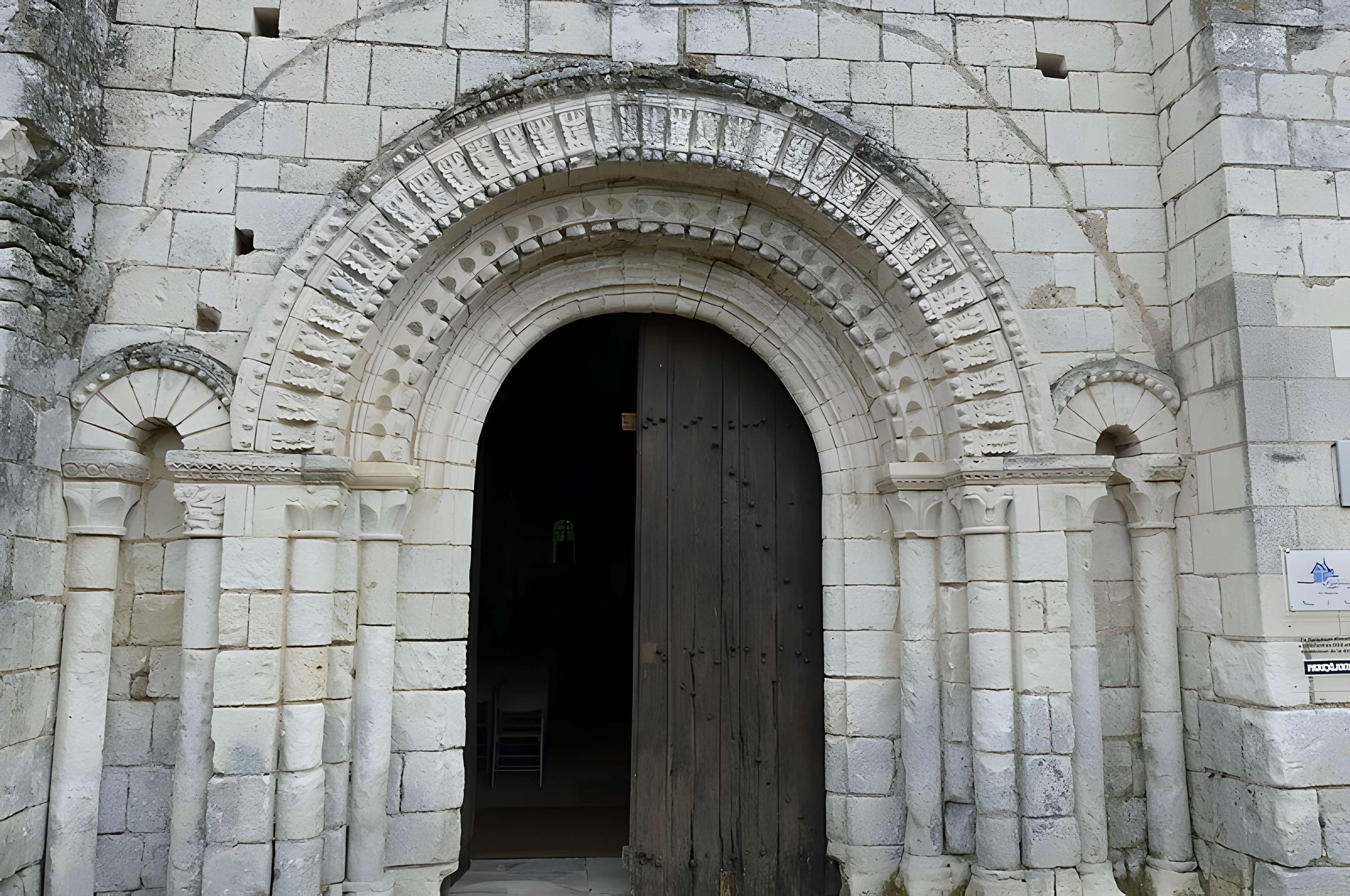 Église Saint-Nicolas de Tavant