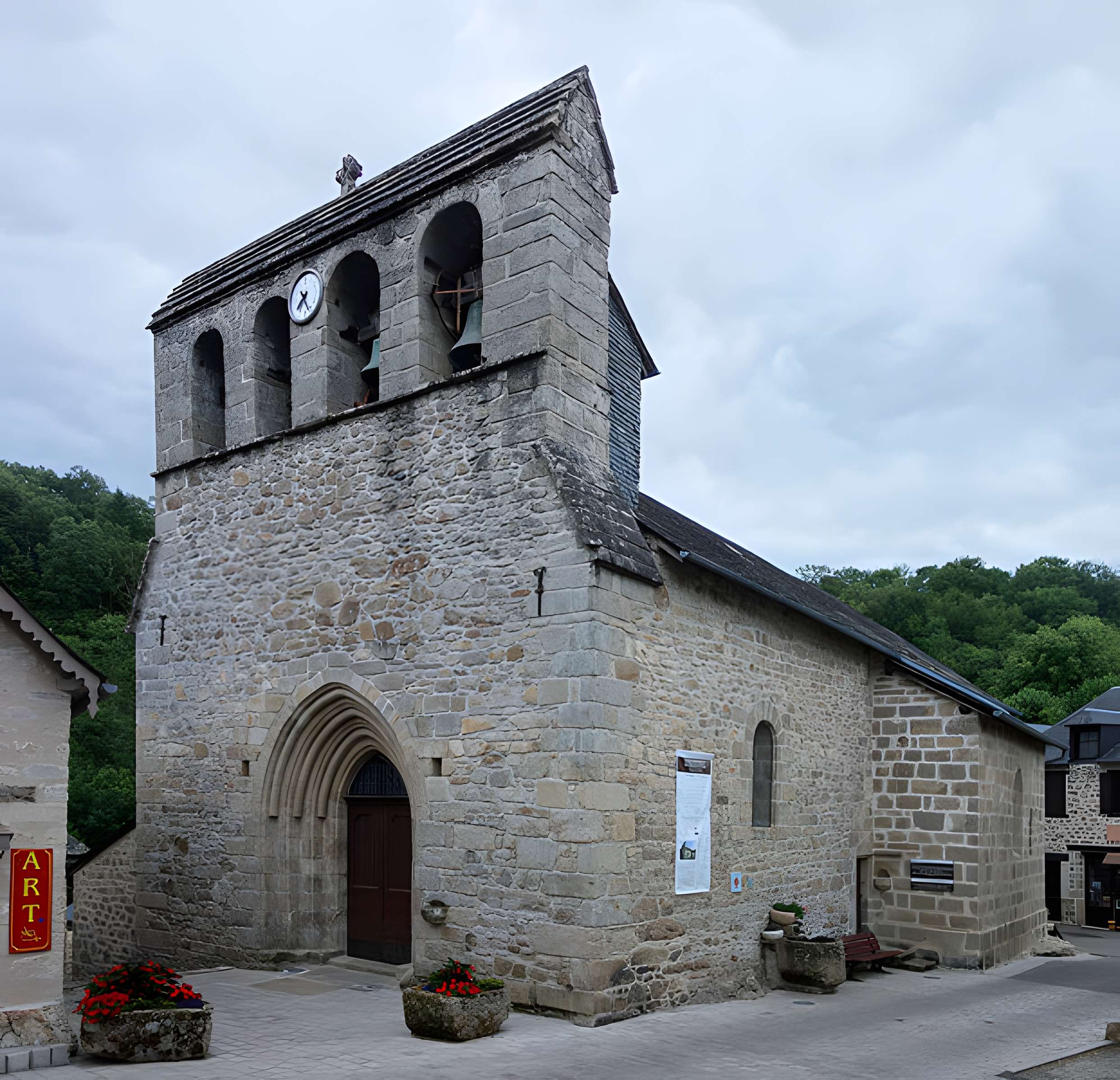 Église Saint-Pardoux de Gimel-les-Cascades