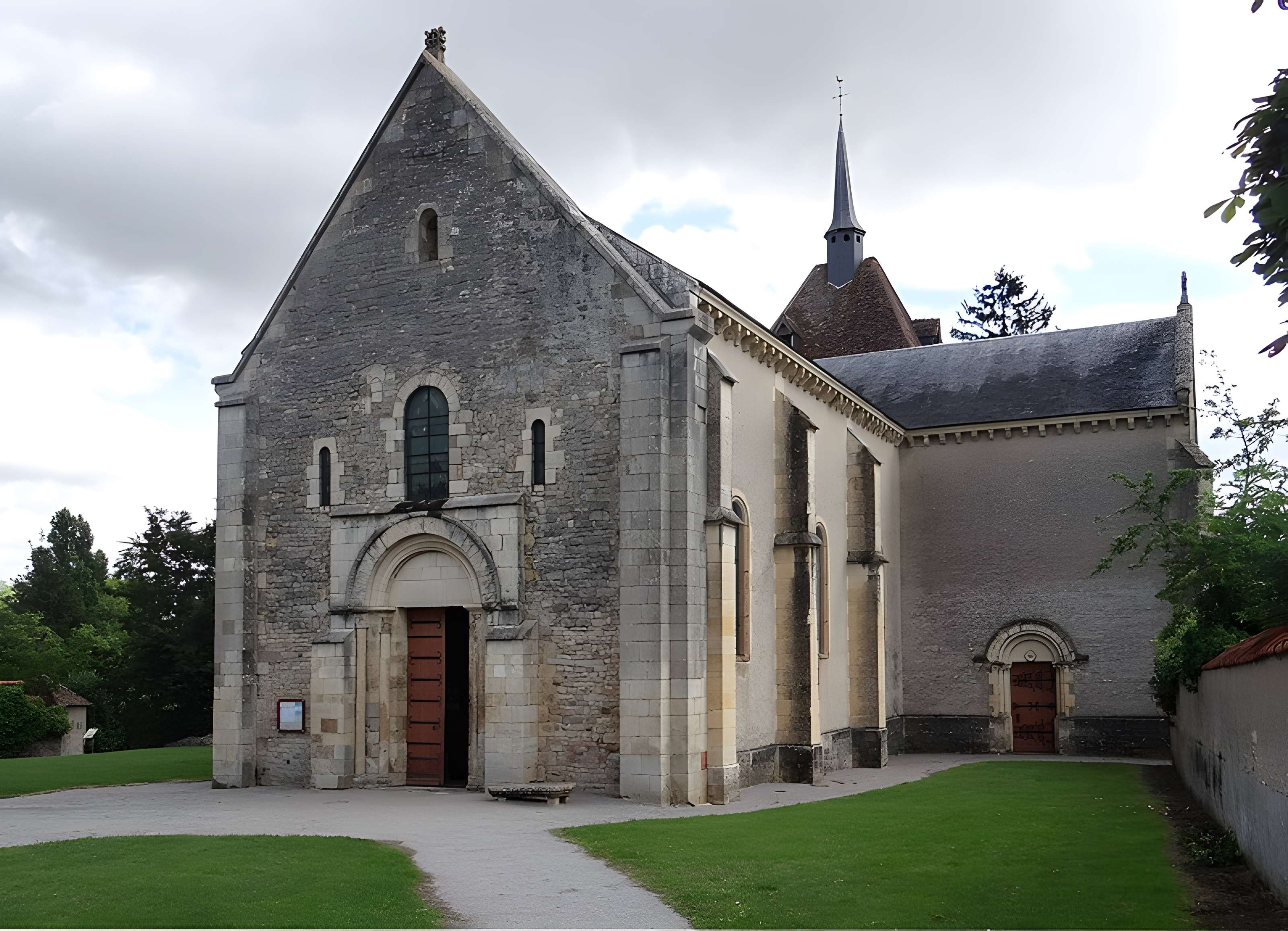 Église Saint-Patrice de Saint-Parize-le-Châtel