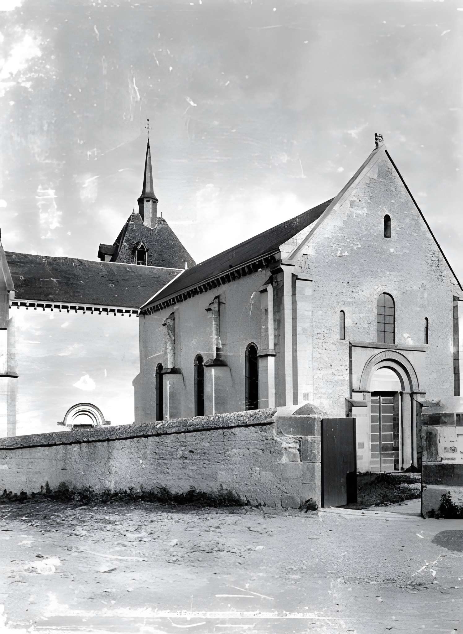 Église Saint-Patrice de Saint-Parize-le-Châtel