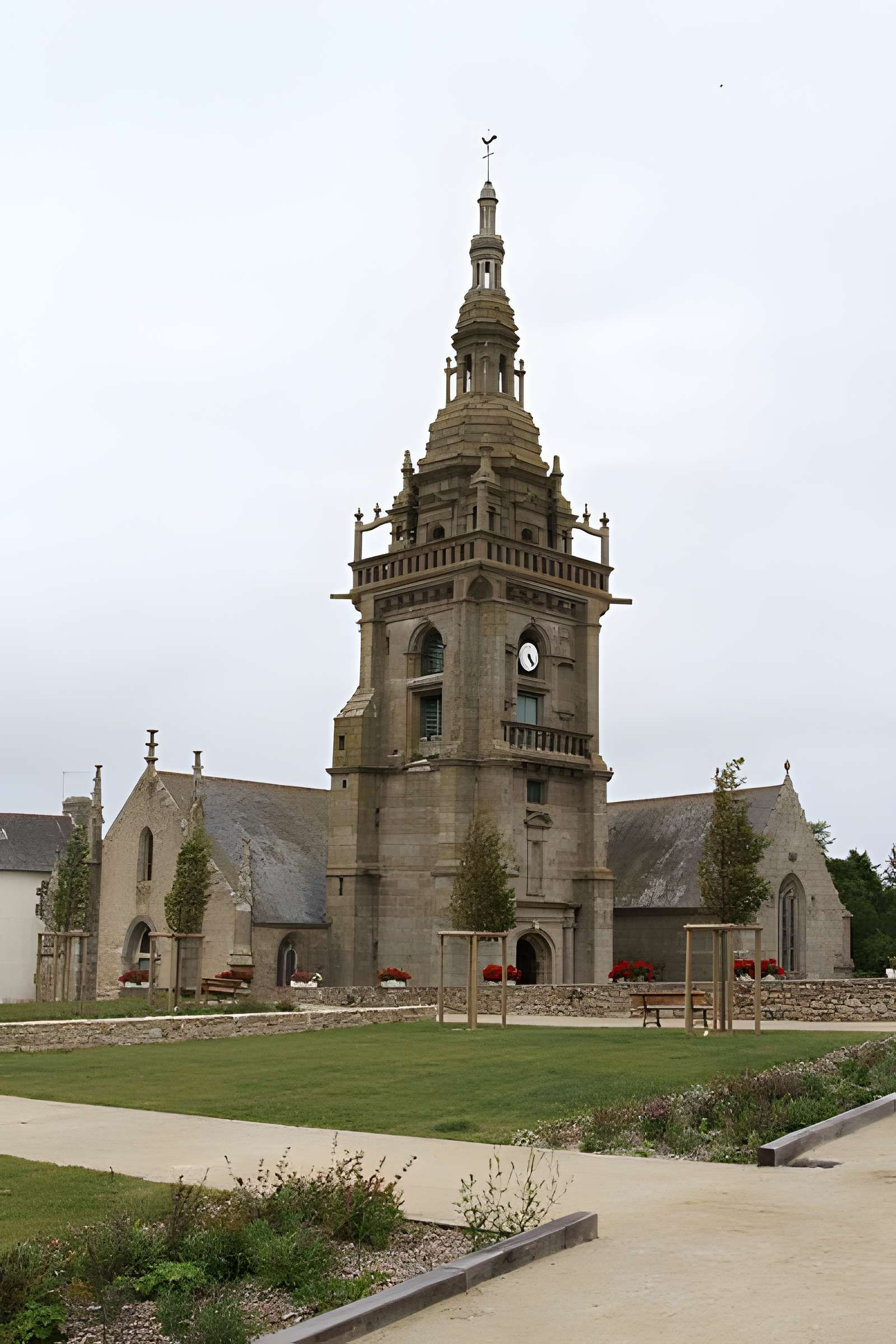 Église Saint-Paul-Aurélien de Lampaul-Ploudalmézeau 