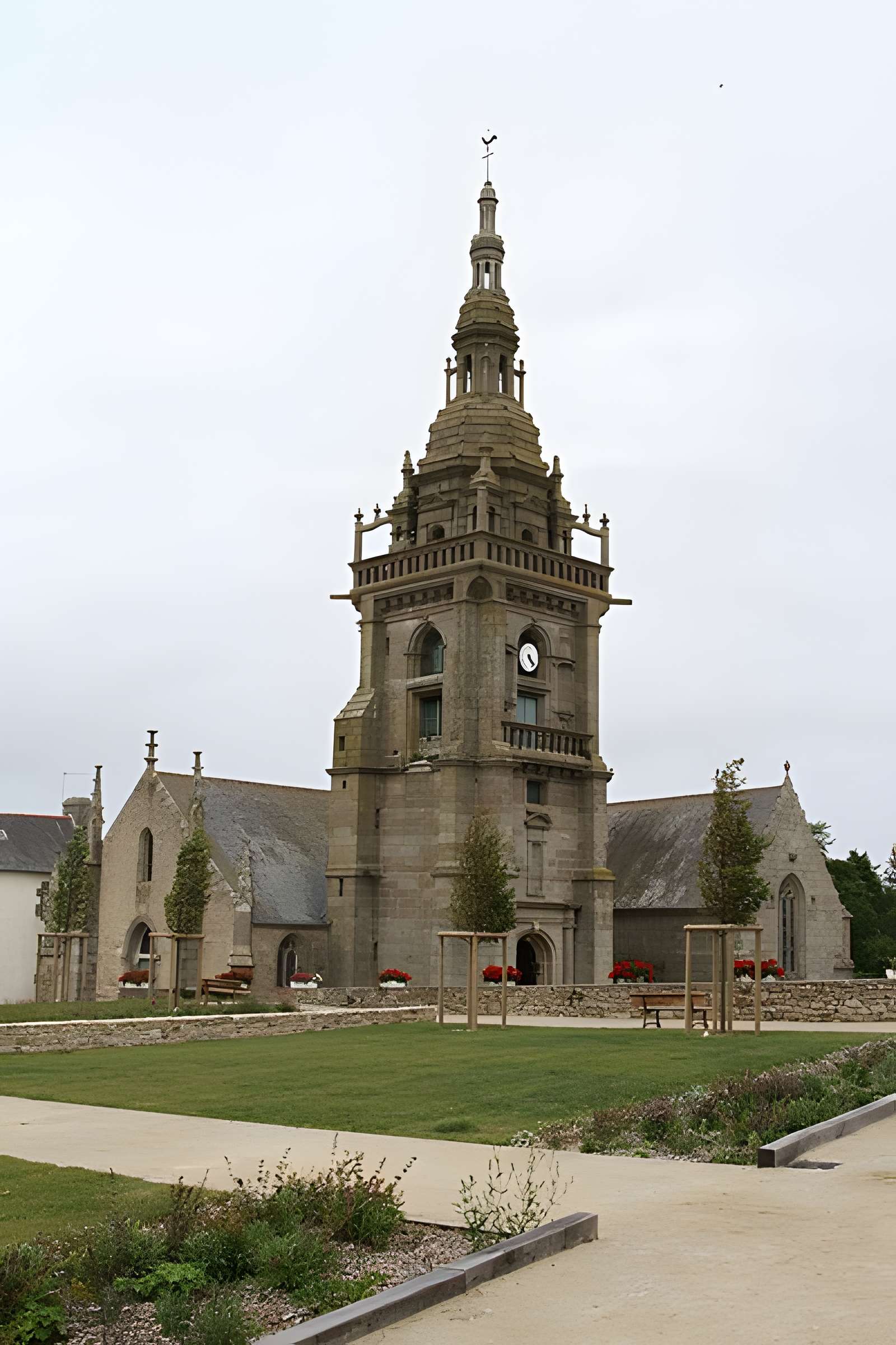 Église Saint-Paul-Aurélien de Lampaul-Ploudalmézeau