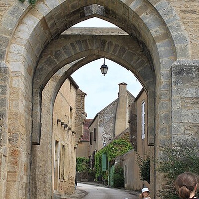 Photo de Enceinte de Montréal dans lYonne