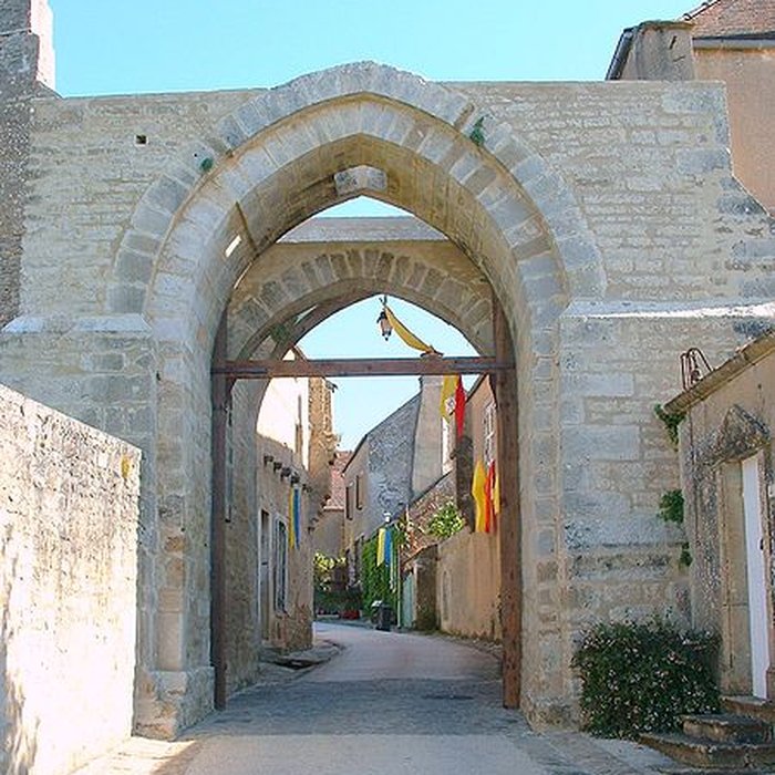 Photo de Enceinte de Montréal dans lYonne