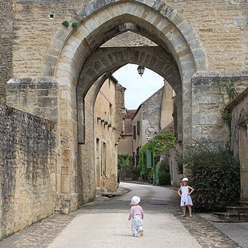 Enceinte de Montréal dans lYonne