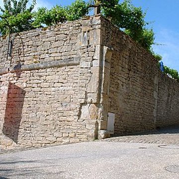 Enceinte de Montréal dans lYonne