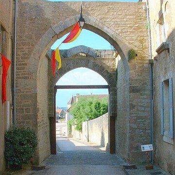 Enceinte de Montréal dans lYonne