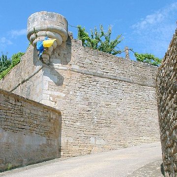Enceinte de Montréal dans lYonne