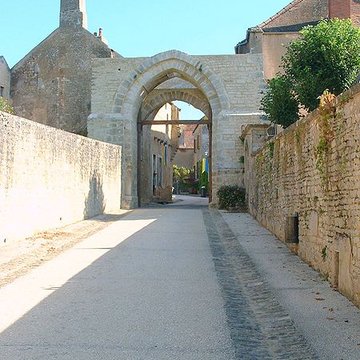 Enceinte de Montréal dans lYonne