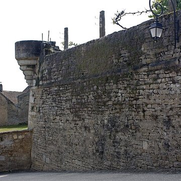 Enceinte de Montréal dans lYonne