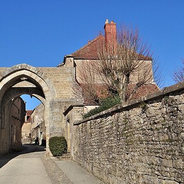Enceinte de Montréal dans lYonne