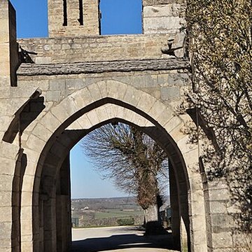 Enceinte de Montréal dans lYonne