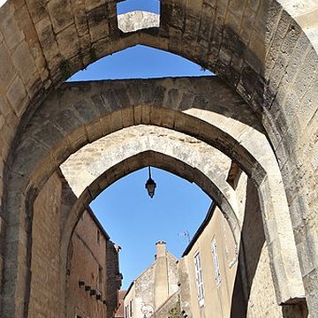 Enceinte de Montréal dans lYonne