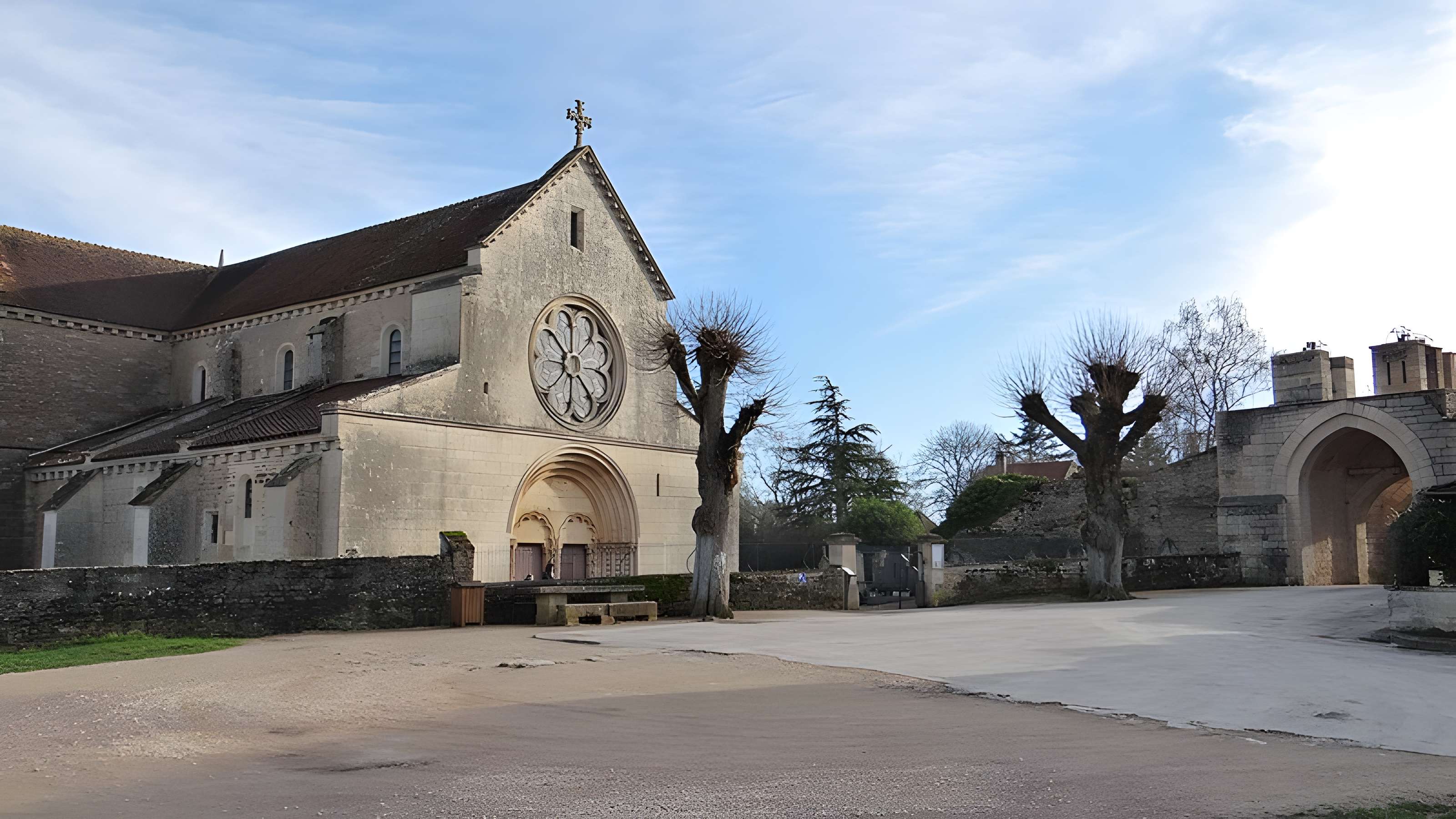 Enceinte de Montréal dans l'Yonne