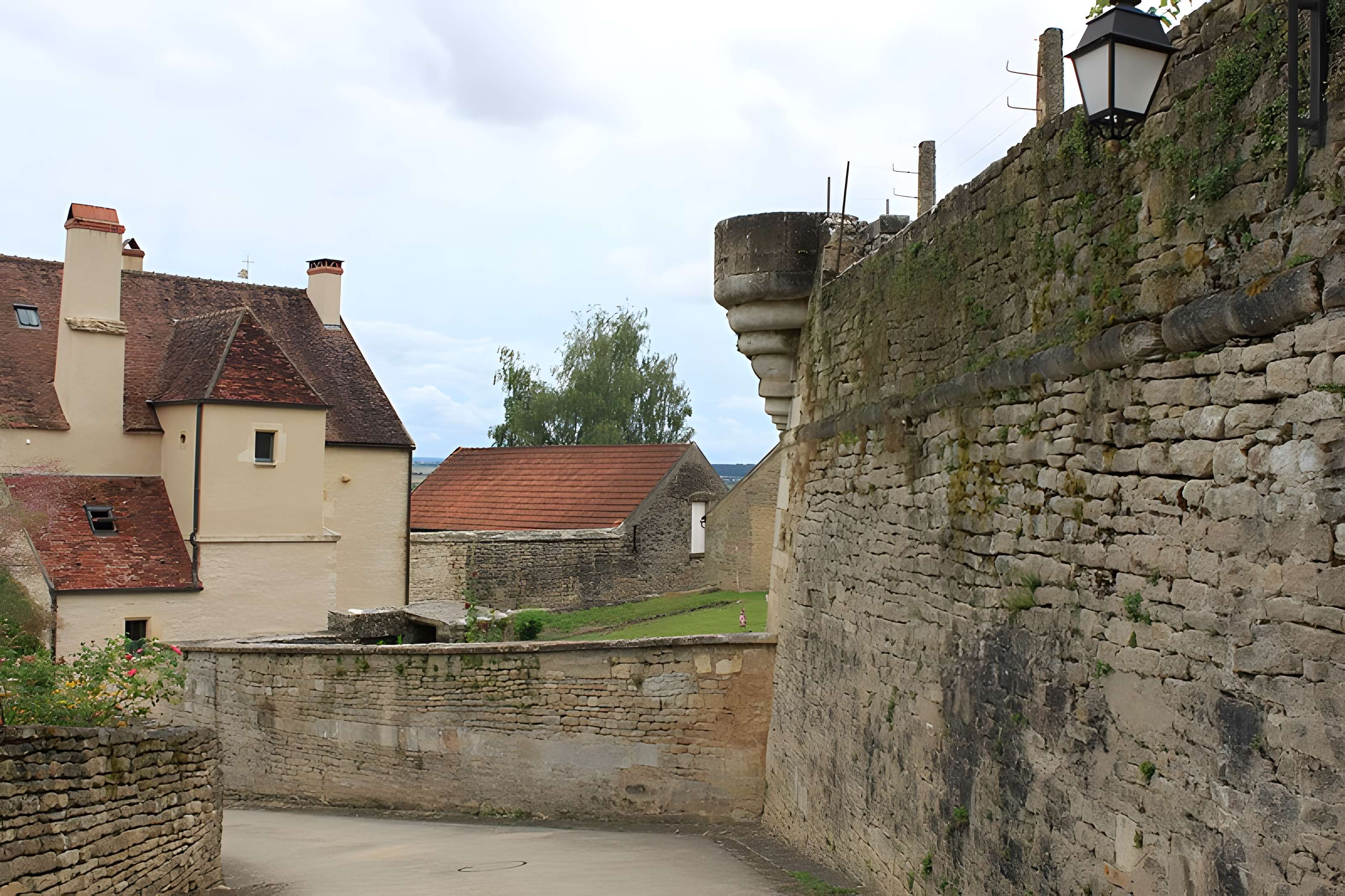 Enceinte de Montréal dans l'Yonne