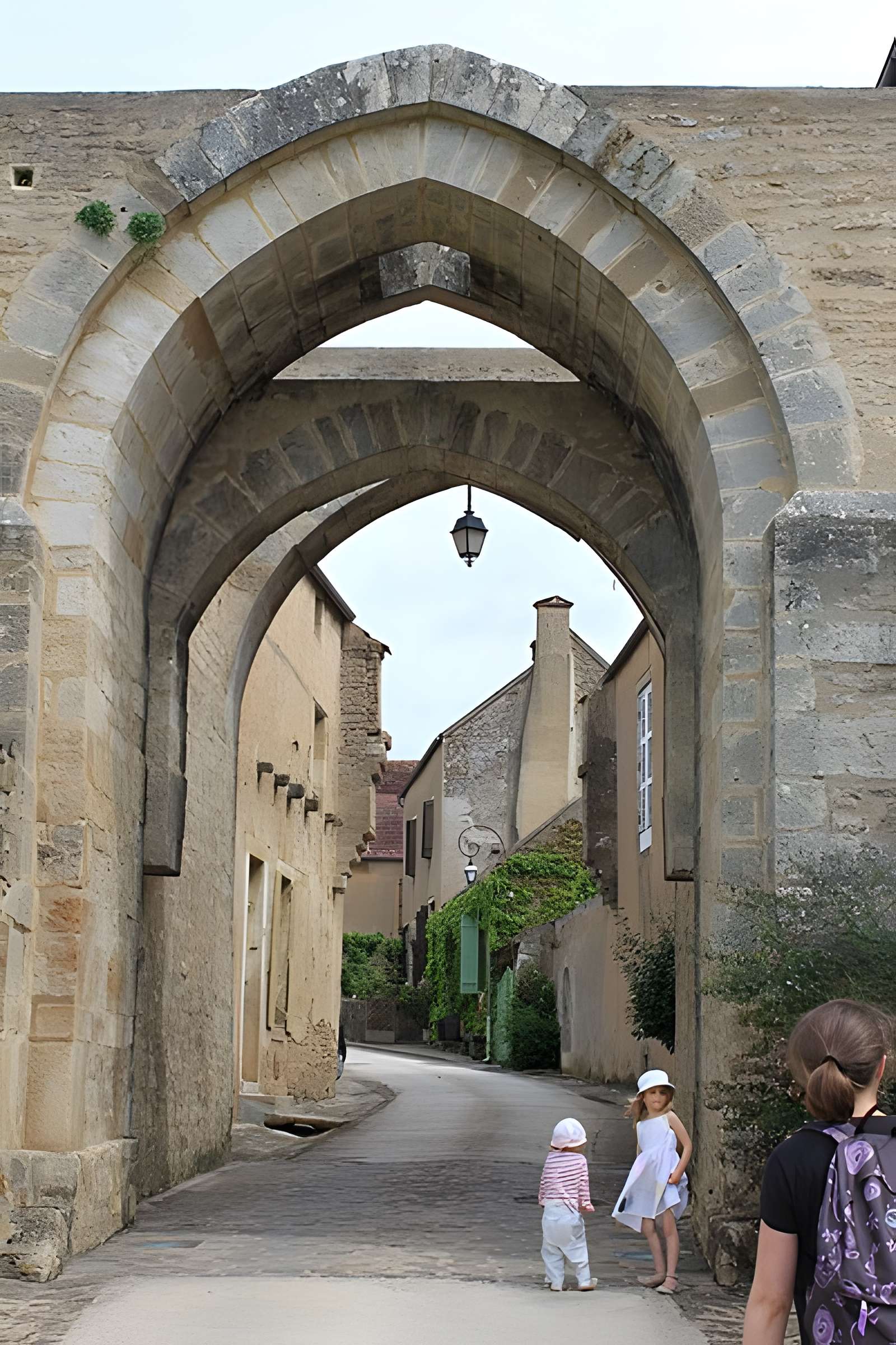 Enceinte de Montréal dans l'Yonne