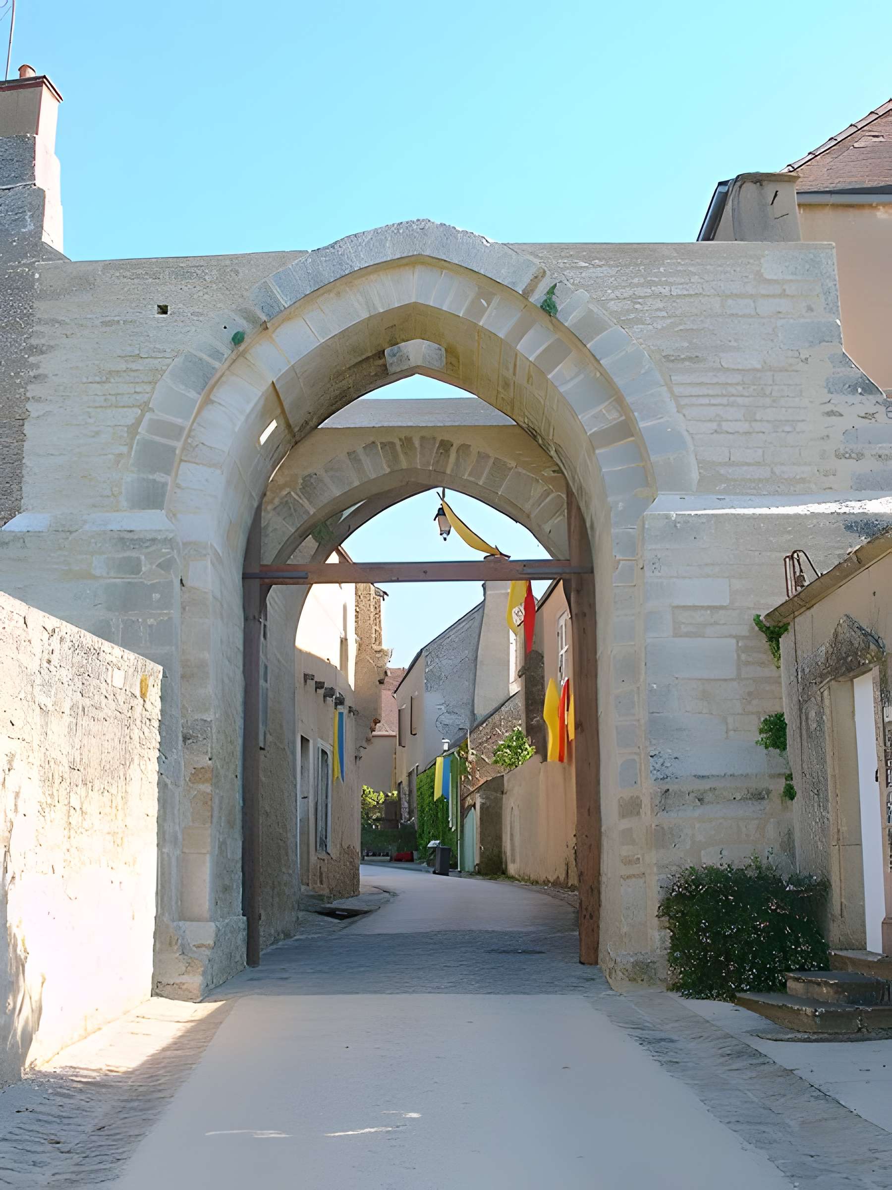 Enceinte de Montréal dans l'Yonne