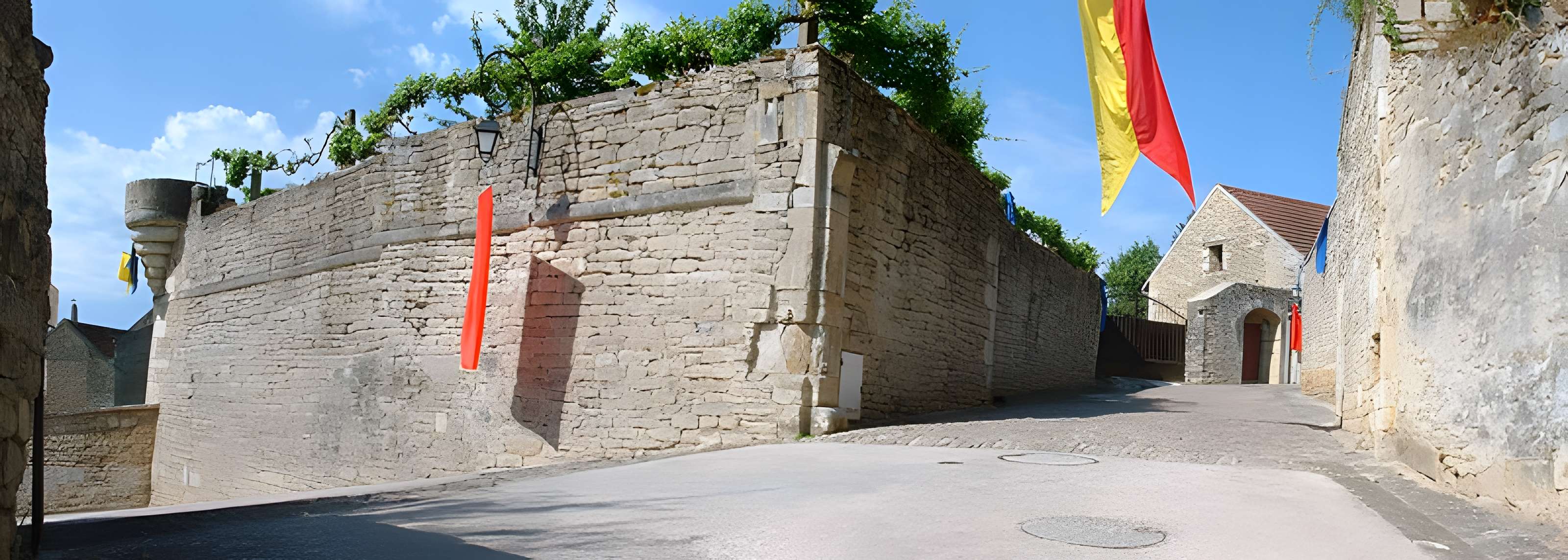 Enceinte de Montréal dans l'Yonne