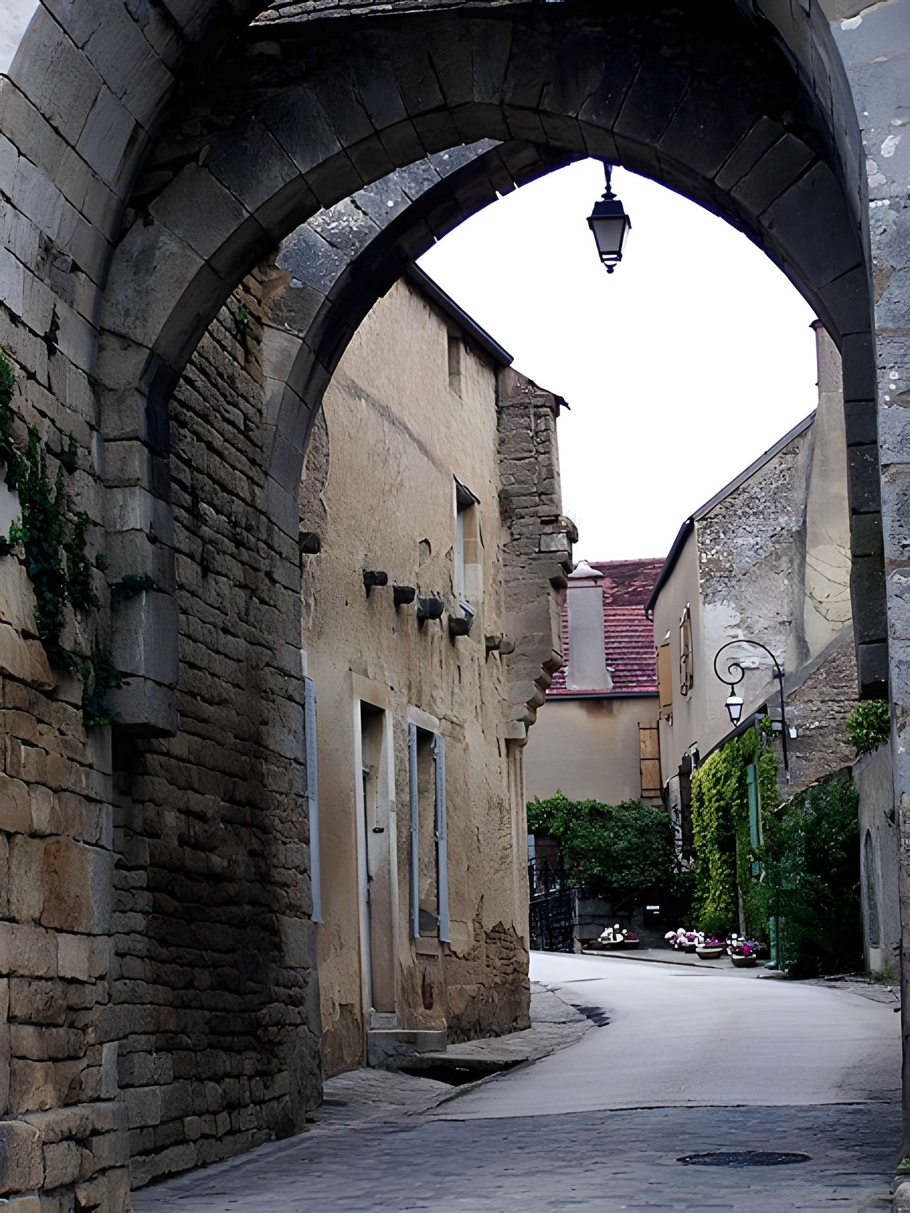 Enceinte de Montréal dans l'Yonne